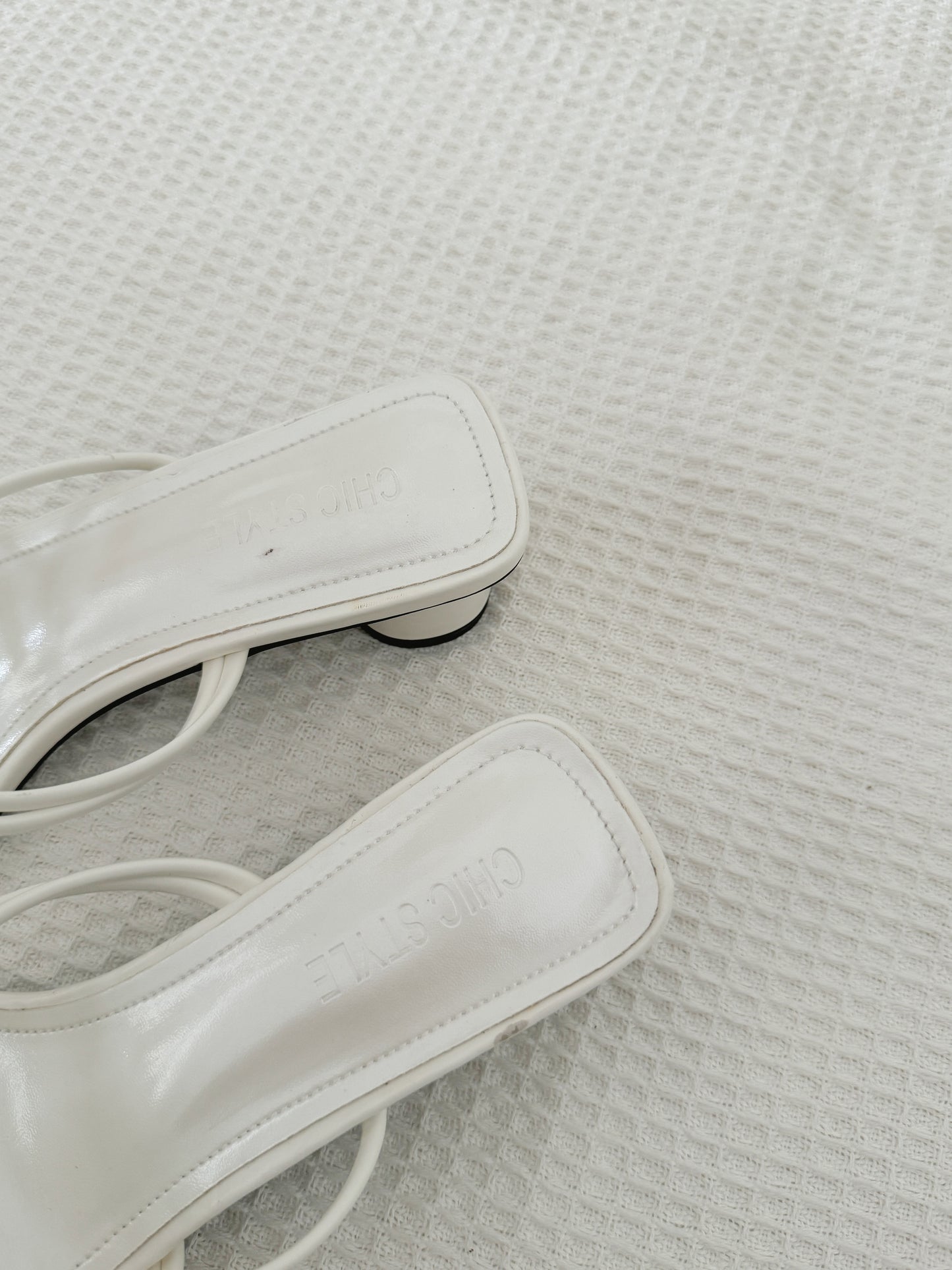 [Minor Defect] Size 38 Elvie Strappy Heels in White