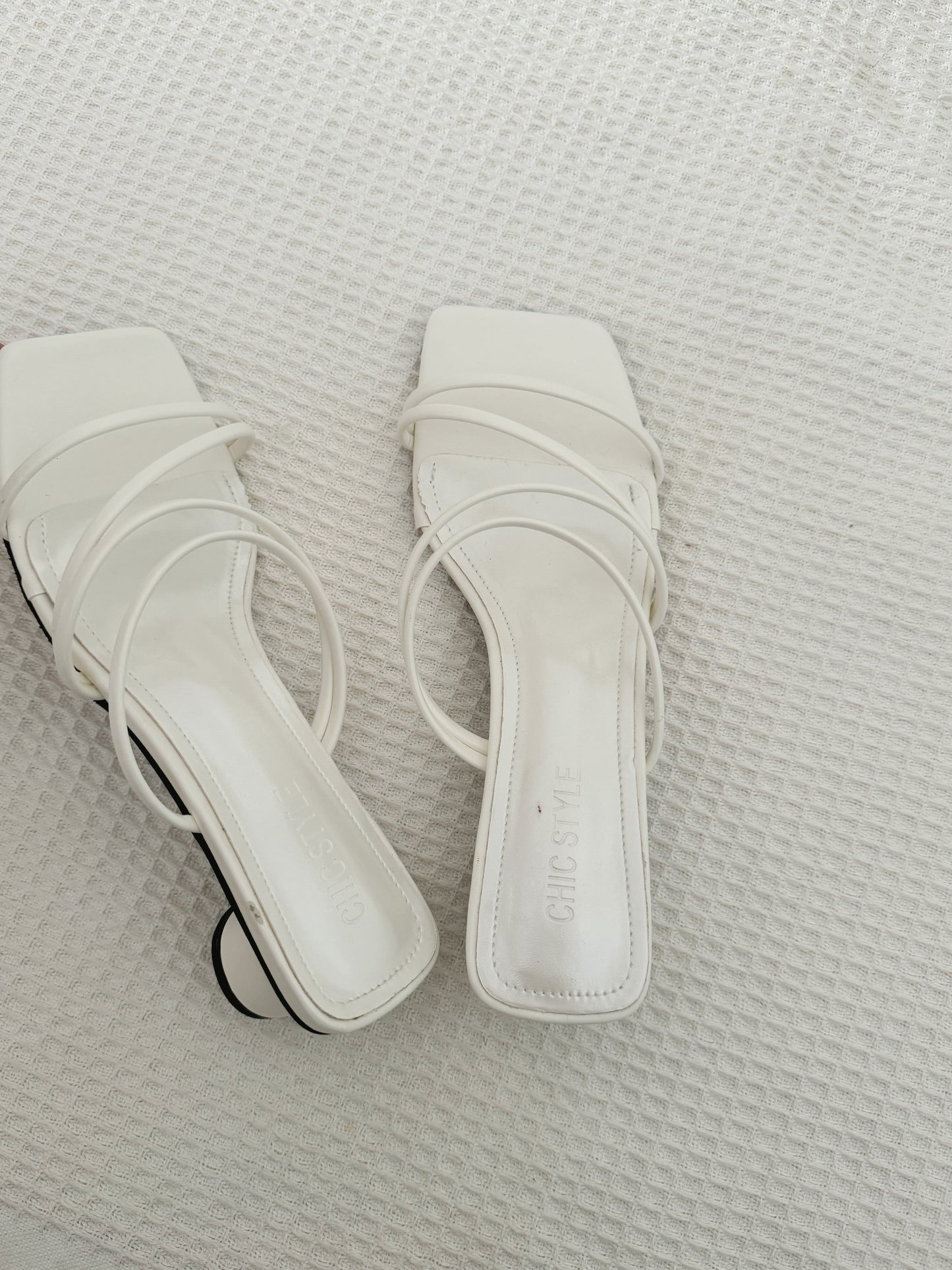 [Minor Defect] Size 38 Elvie Strappy Heels in White