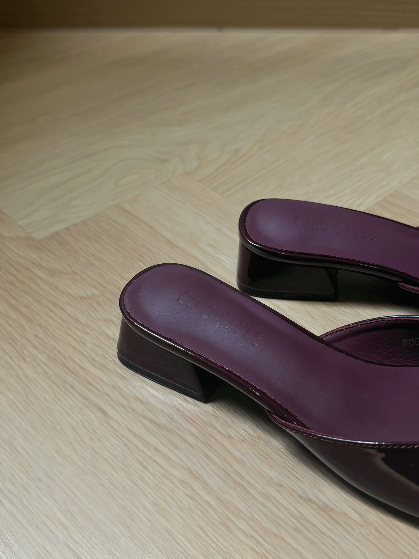 Chelsey Patent Bow Sandals (Burgundy)
