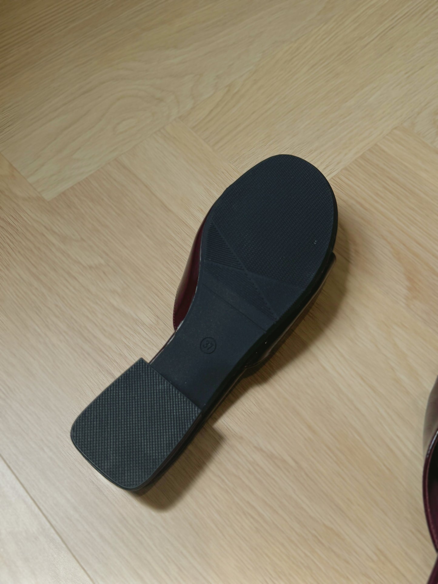 Chelsey Patent Bow Sandals (Burgundy)