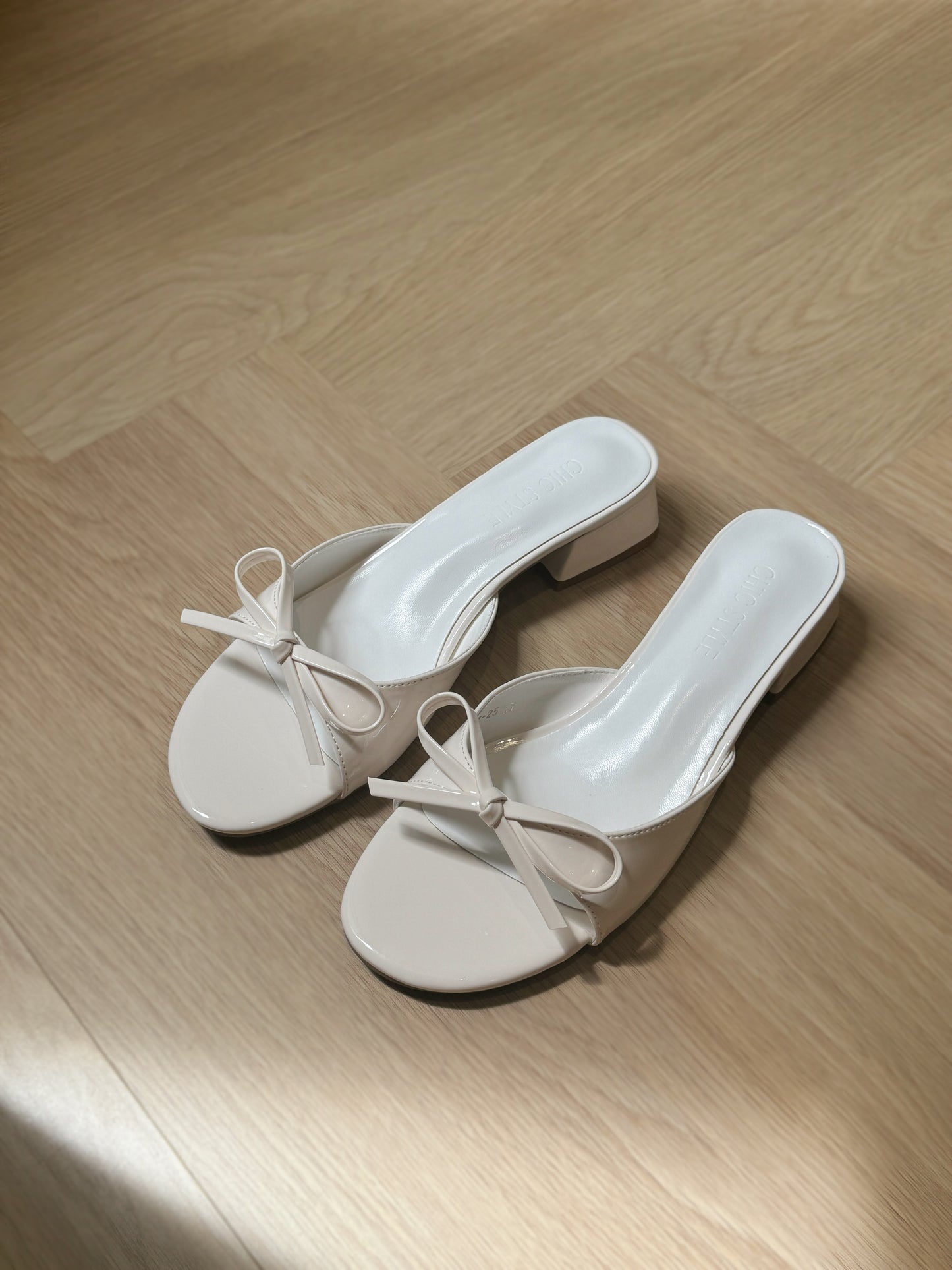 Chelsey Patent Bow Sandals (White)