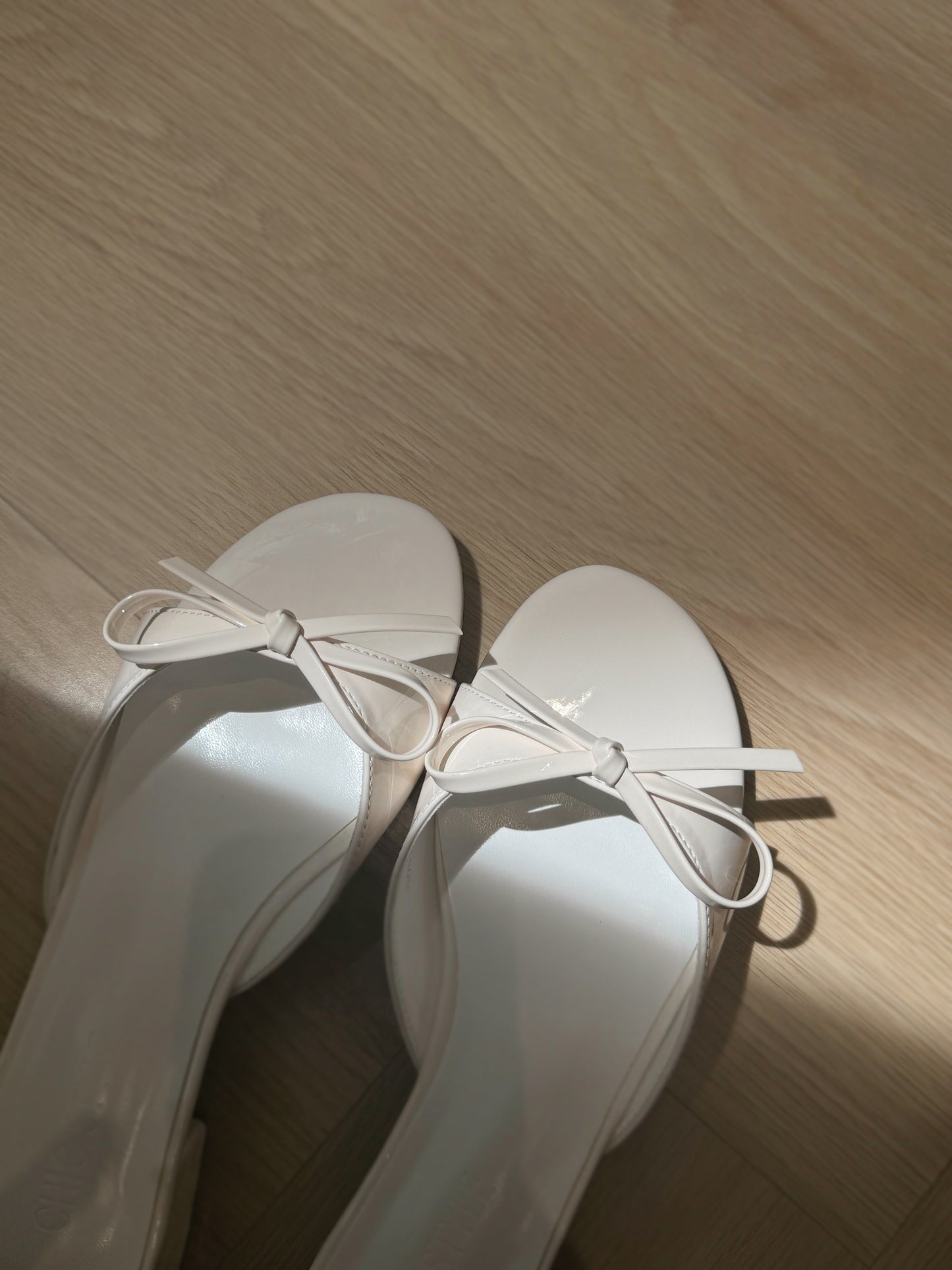 Chelsey Patent Bow Sandals (White)