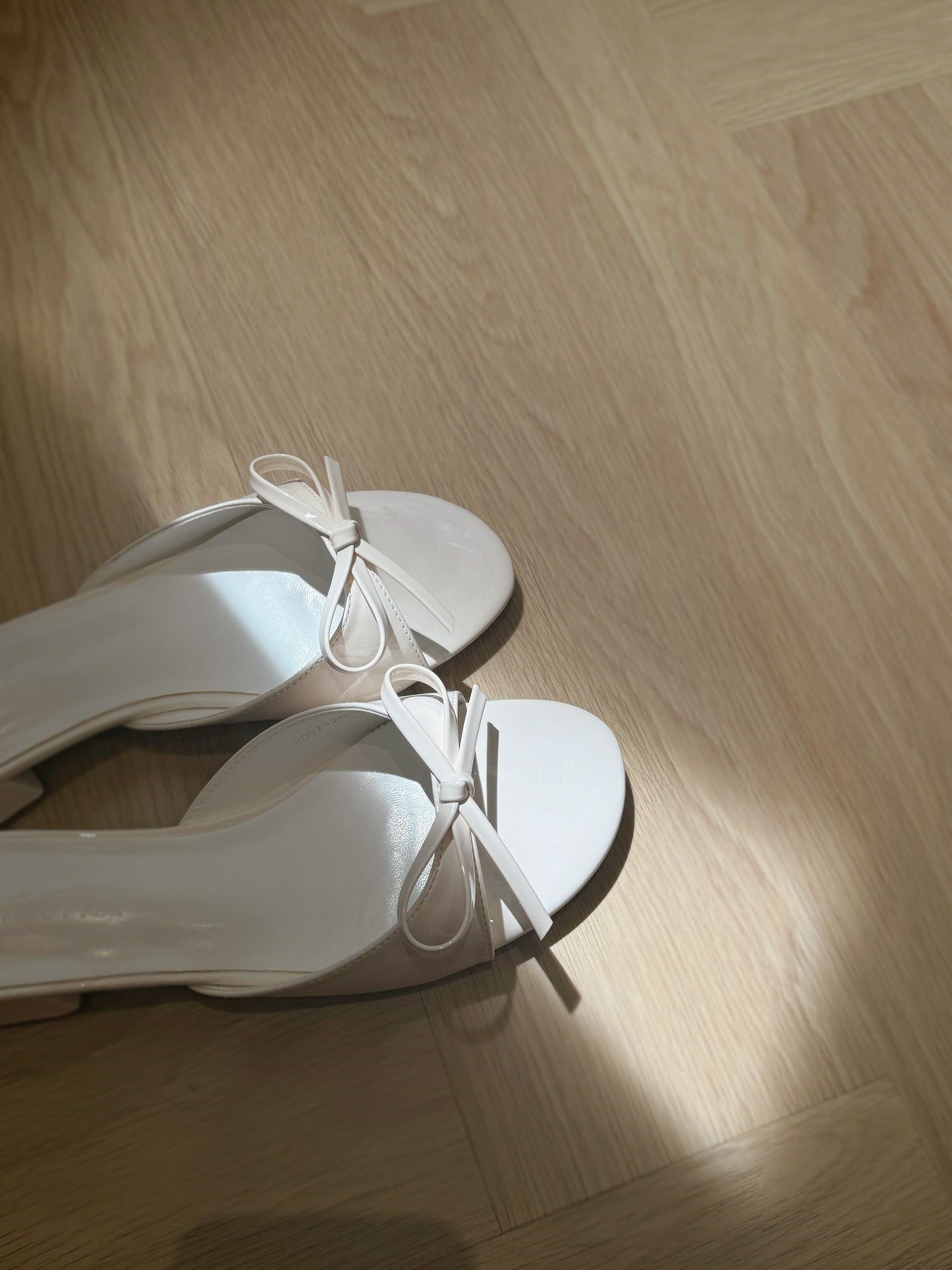 Chelsey Patent Bow Sandals (White)