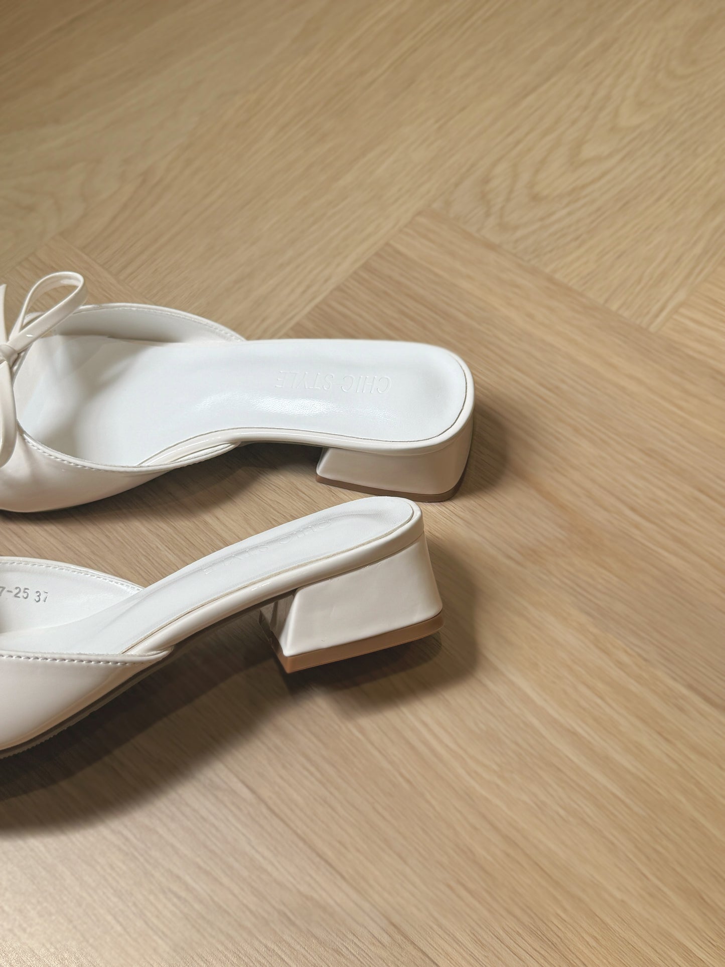 Chelsey Patent Bow Sandals (White)