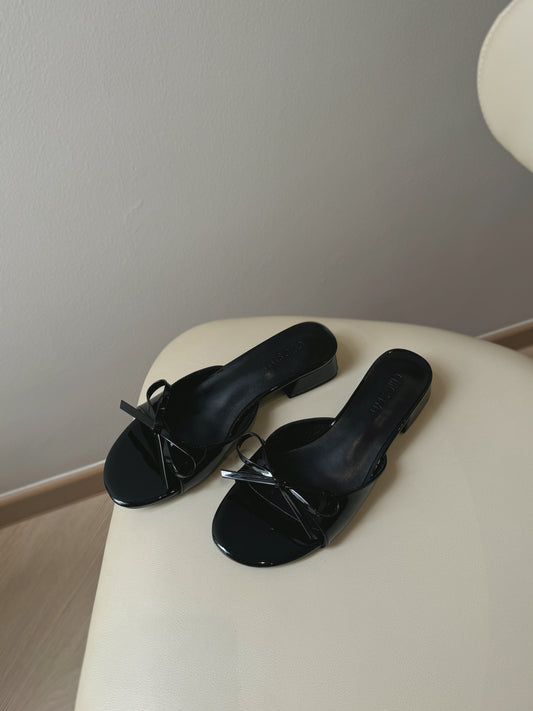 Chelsey Patent Bow Sandals (Black)