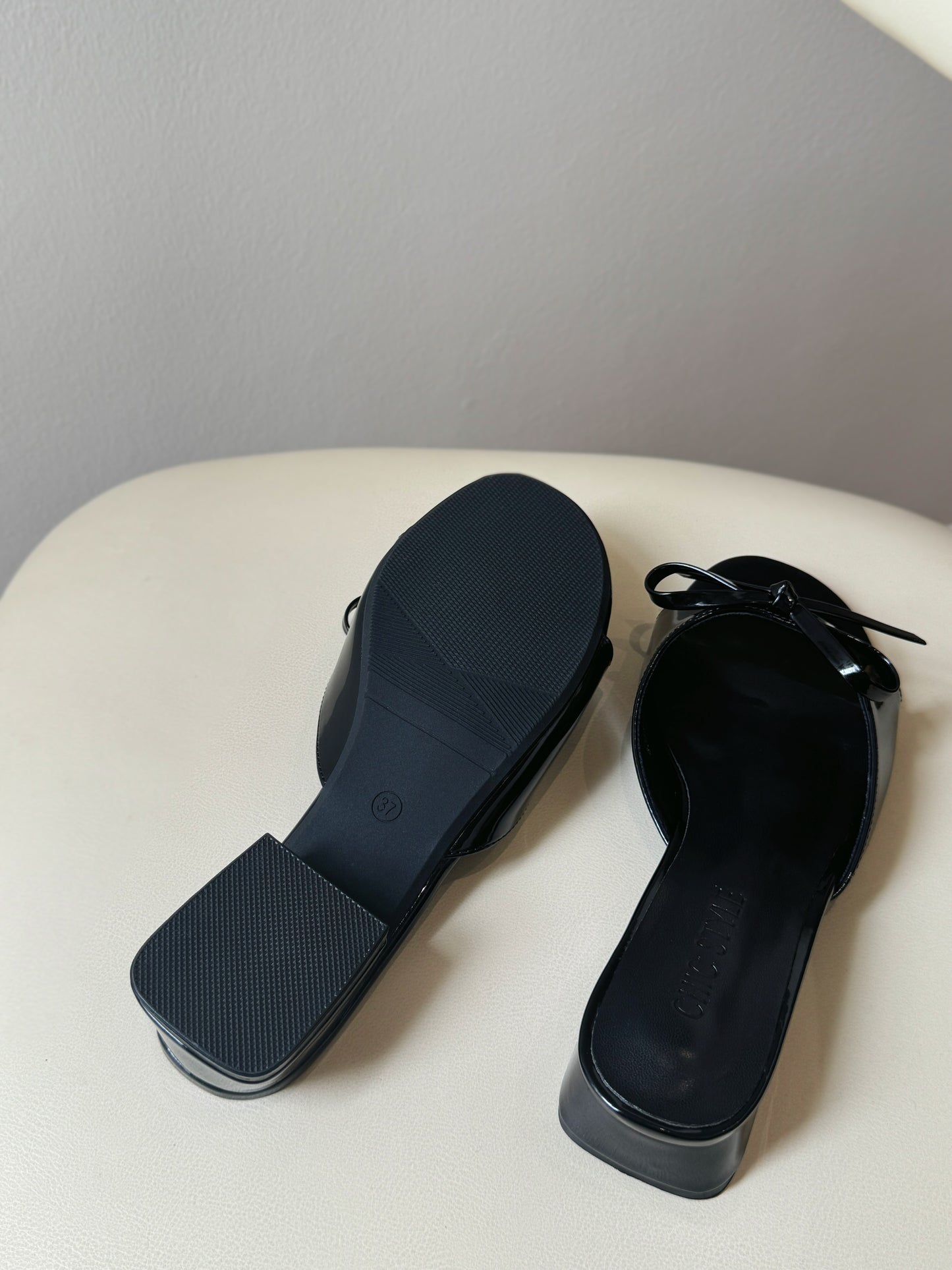 Chelsey Patent Bow Sandals (Black)