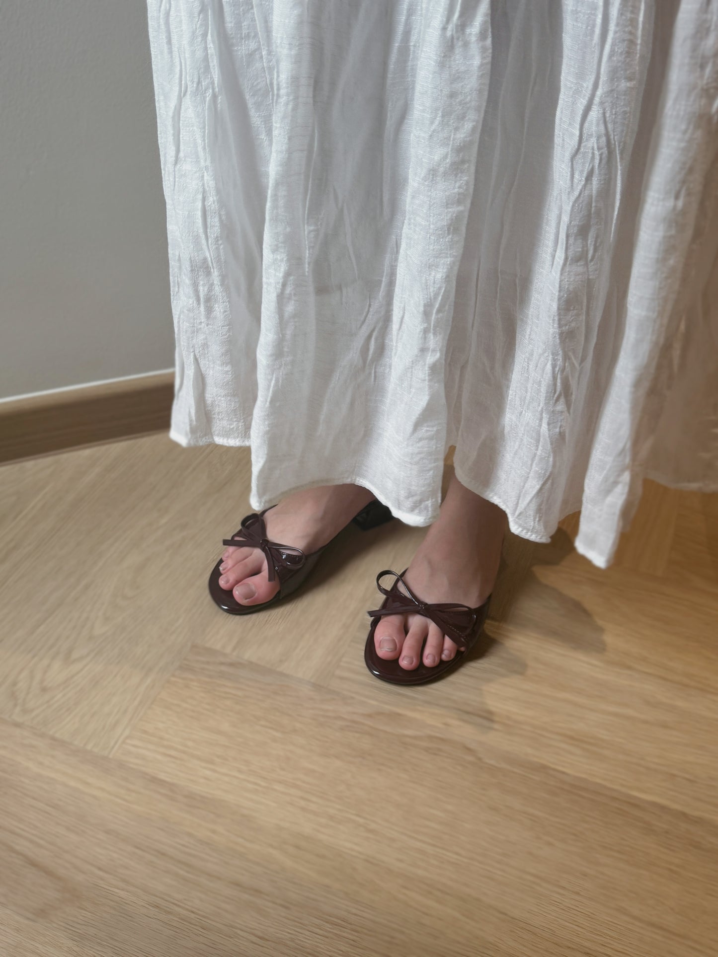 Chelsey Patent Bow Sandals (Burgundy)