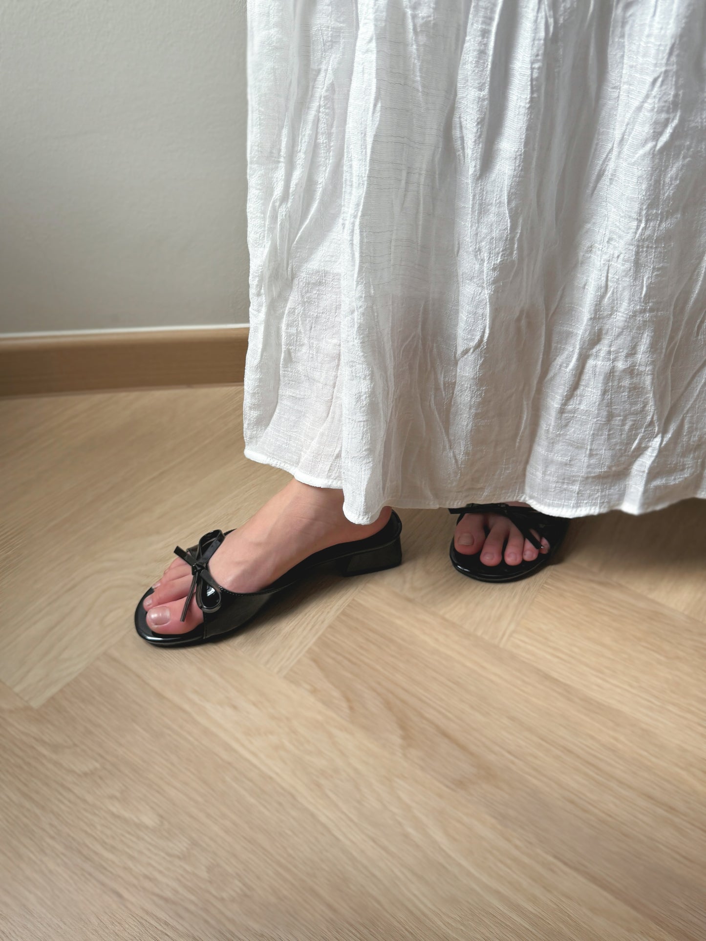 Chelsey Patent Bow Sandals (Black)