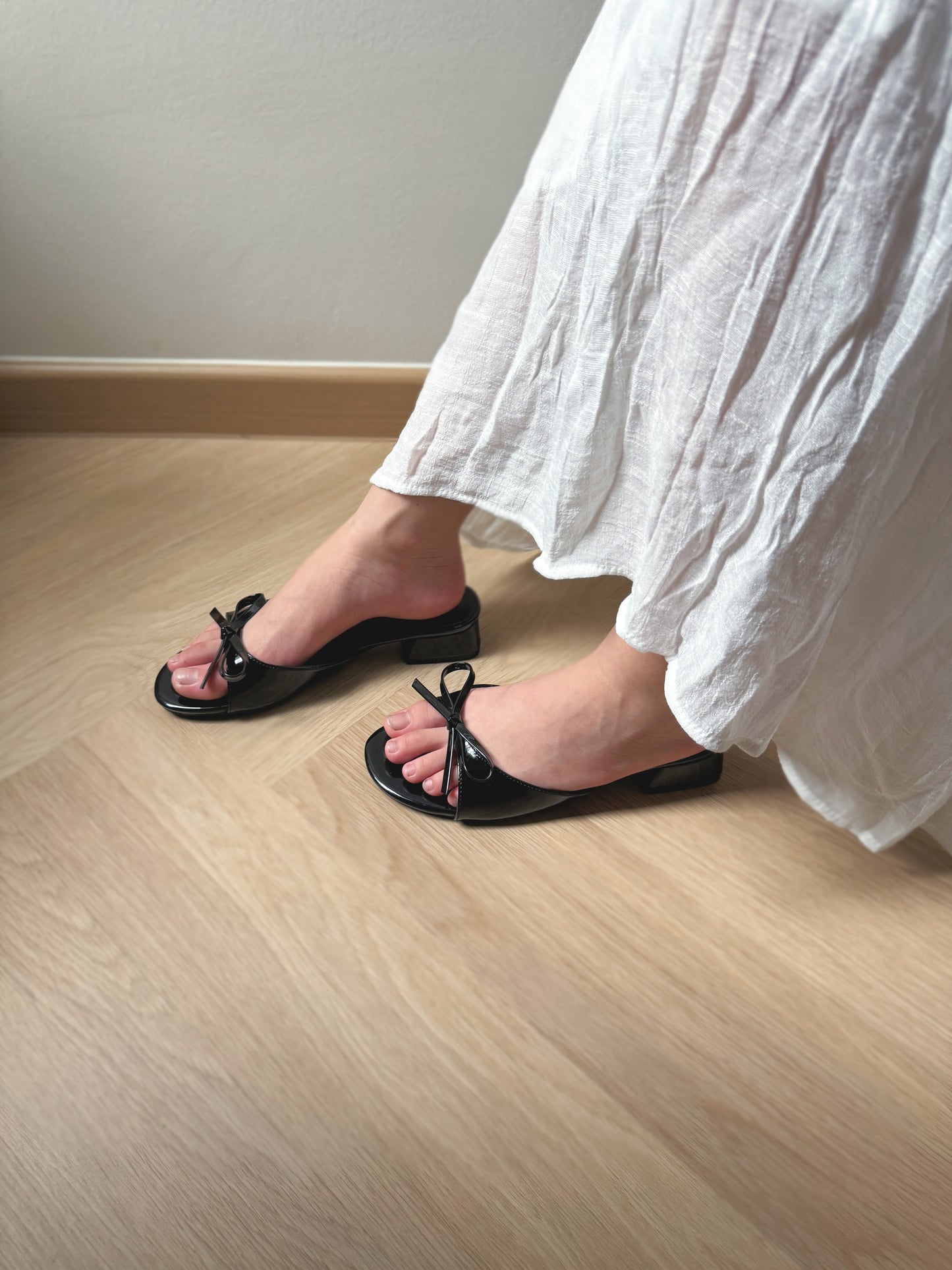 Chelsey Patent Bow Sandals (Black)