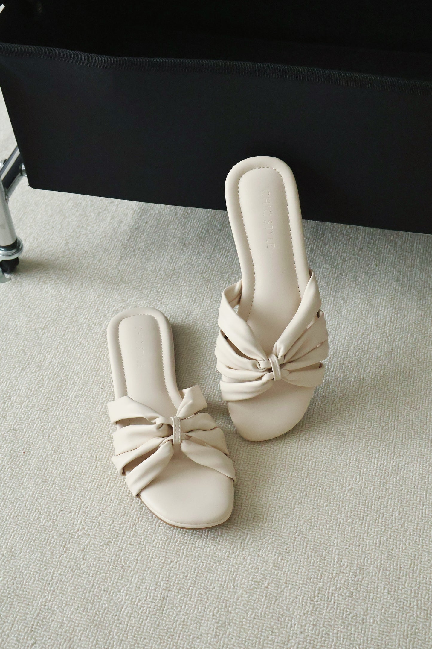 Evette Soft Pleated Sandals (Cream White) (Slim feet only)
