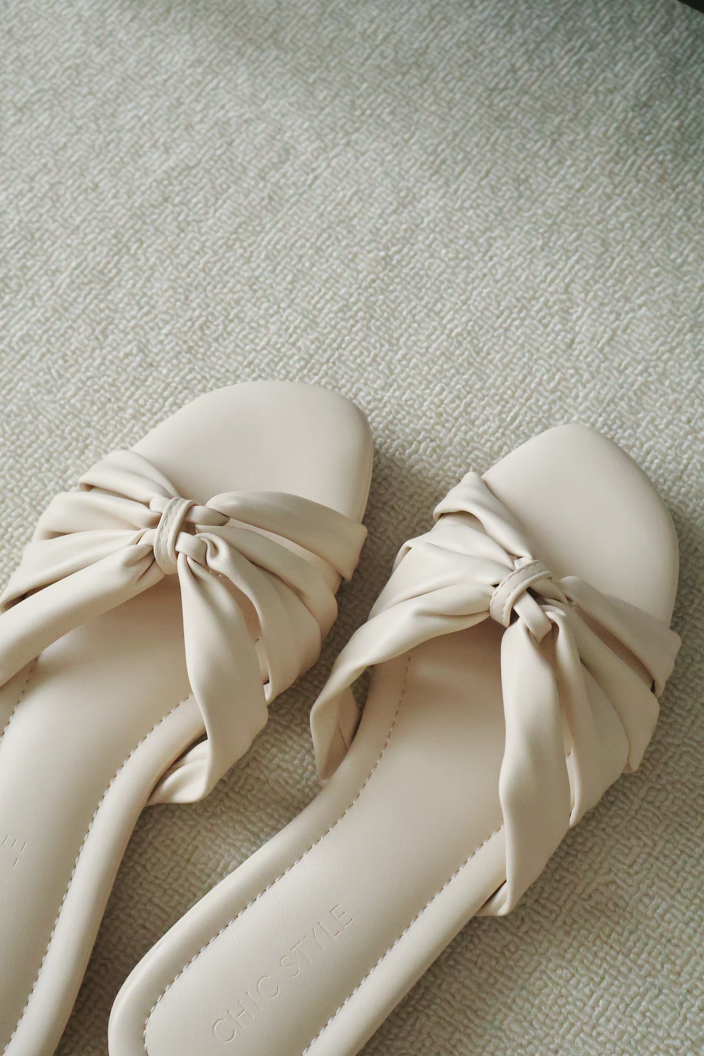 Evette Soft Pleated Sandals (Cream White) (Slim feet only)