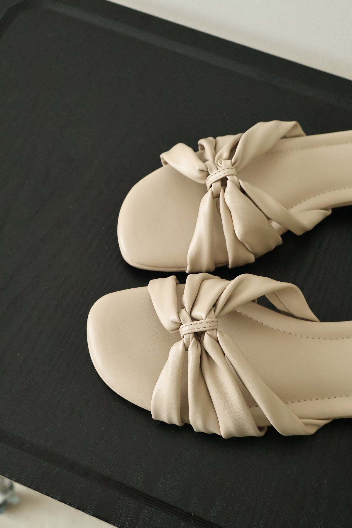 Evette Soft Pleated Sandals (Khaki) (Slim feet only)