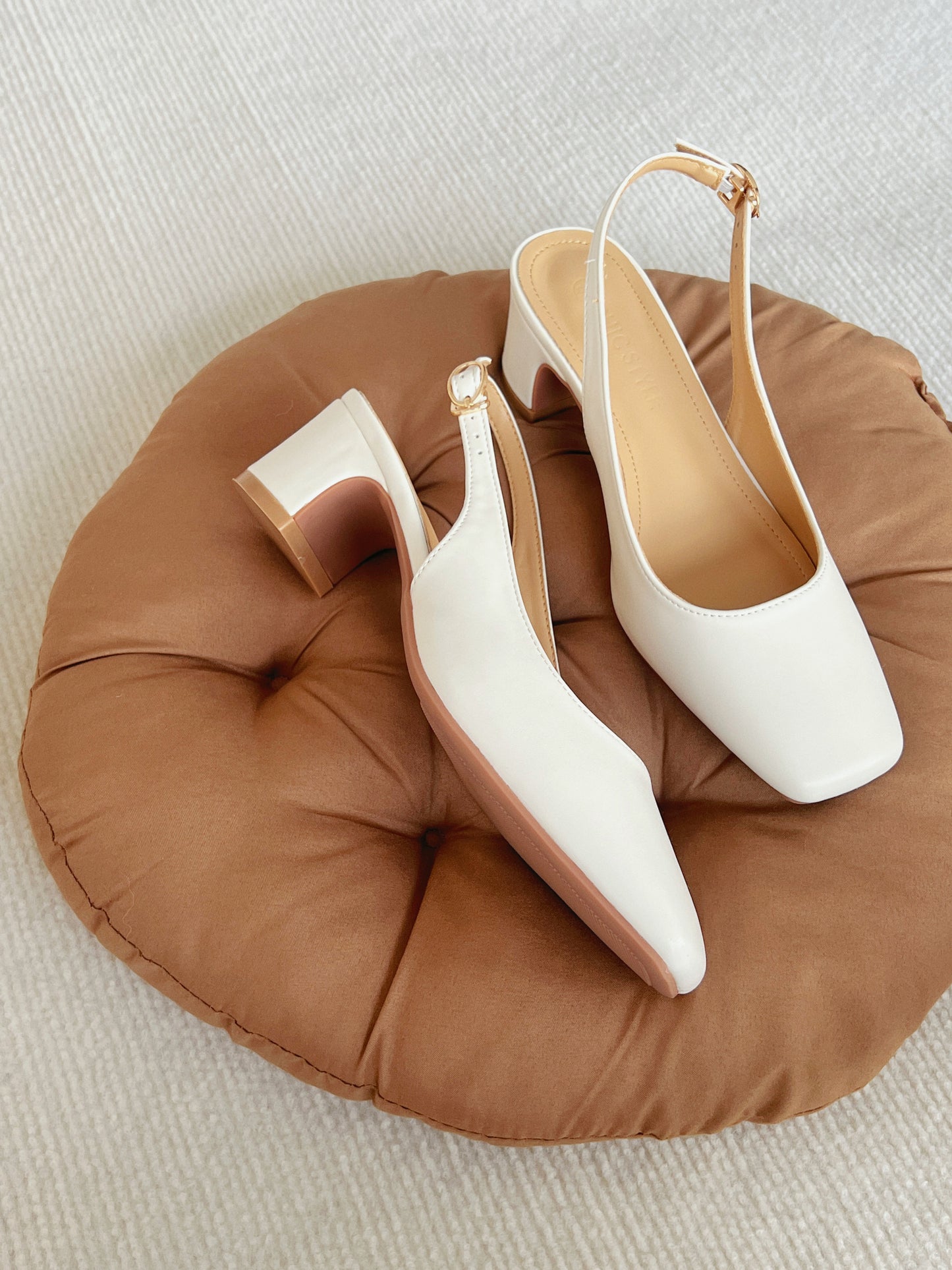 Stephy Slingback Middle Heels Pumps (White)