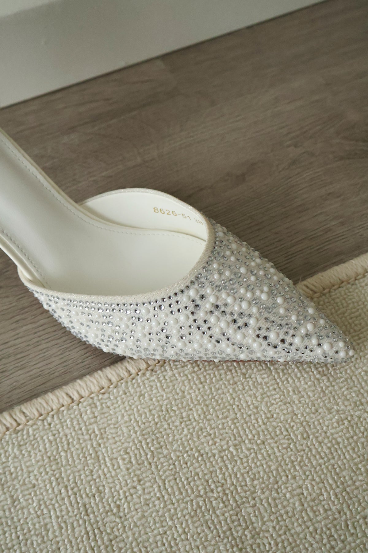Miyeon Glitter Pointed Heels (White)
