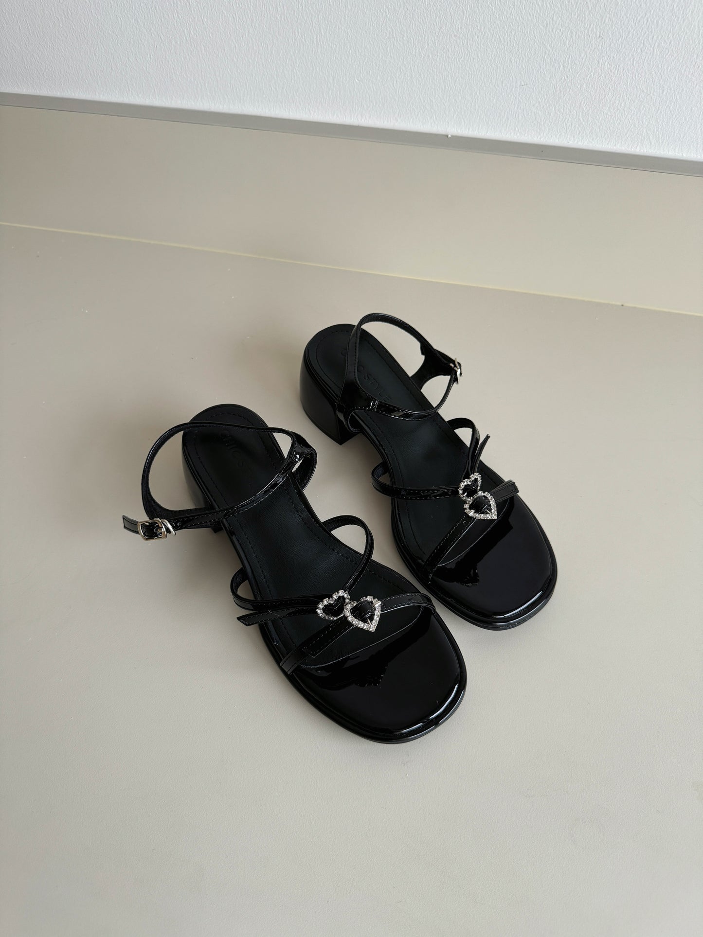 Verona Strappy Sandals (Black)