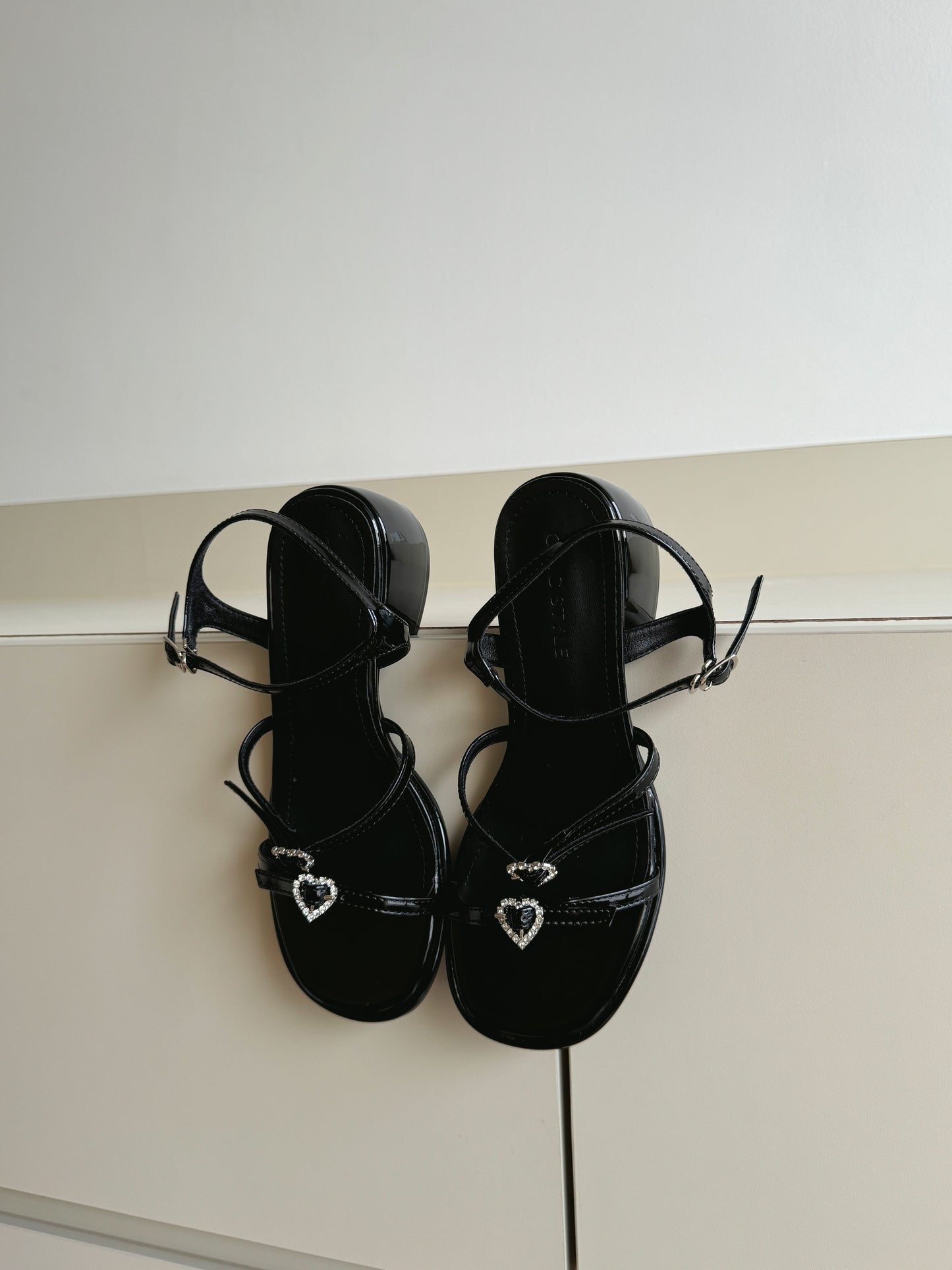 Verona Strappy Sandals (Black)