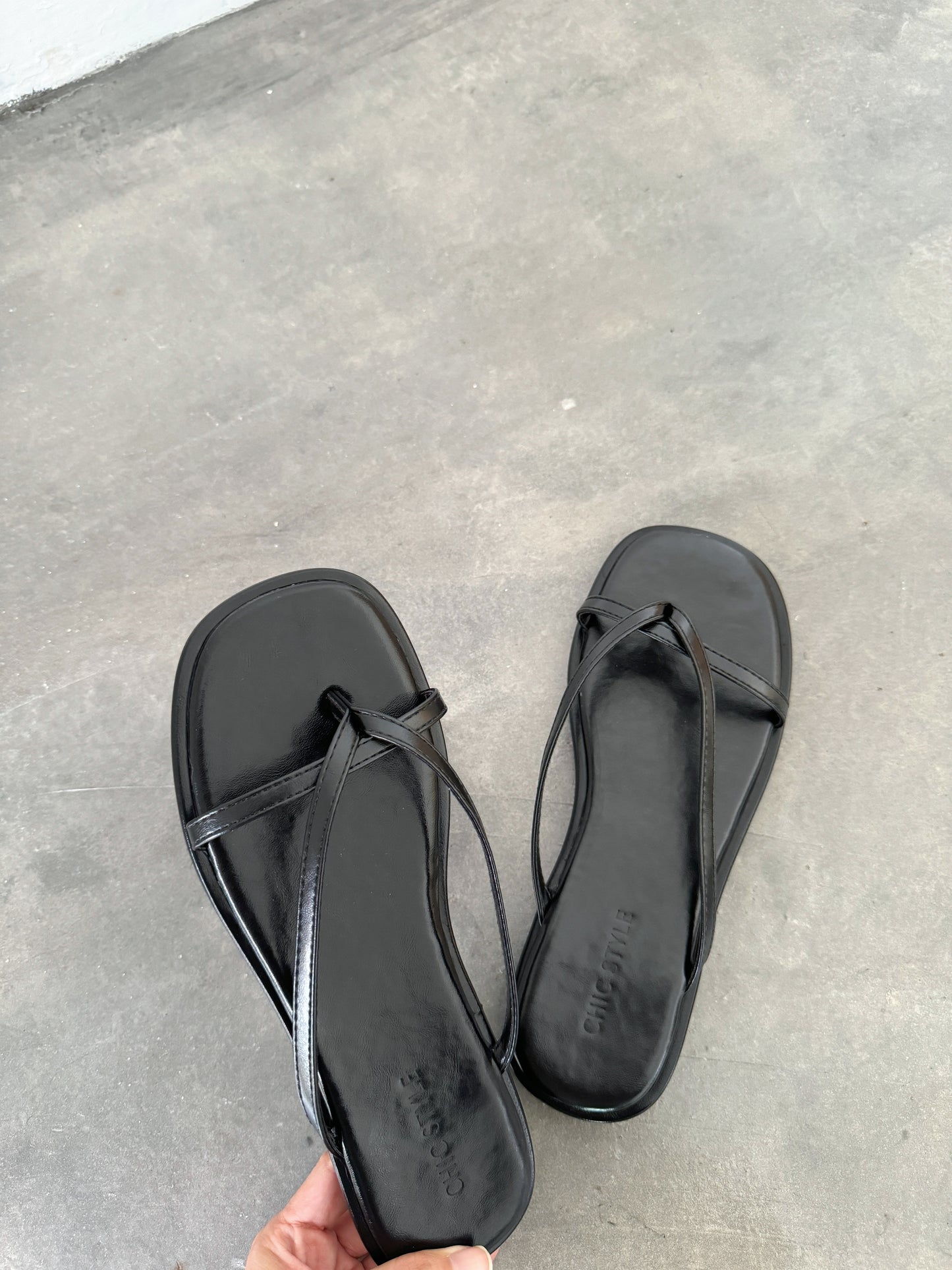 Gabine Strappy Sandals (Black)