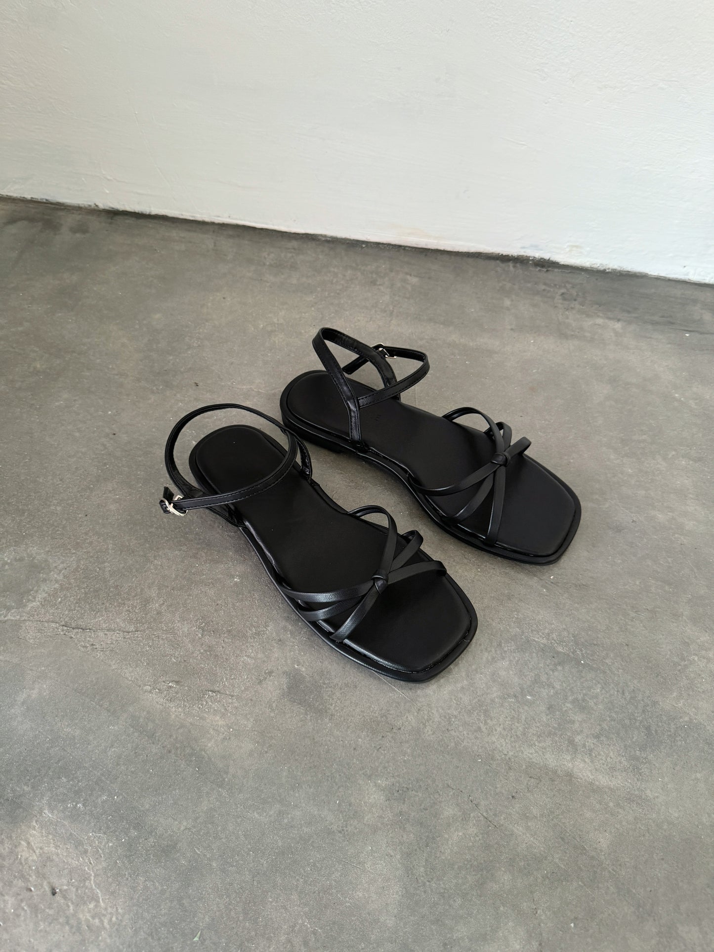 Jazreel Strappy Knot Sandals (Black)