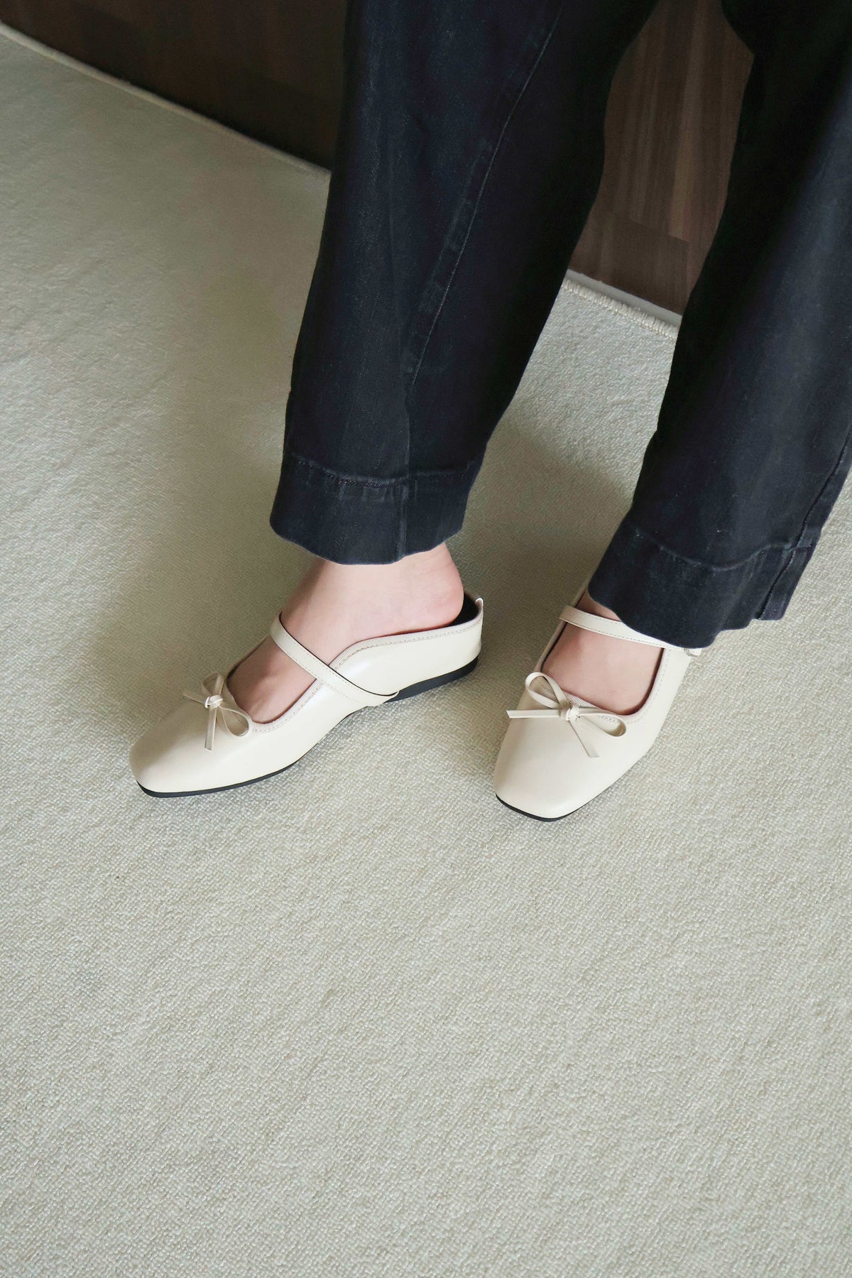 Makayla Bow Slip On Mules (Cream White)