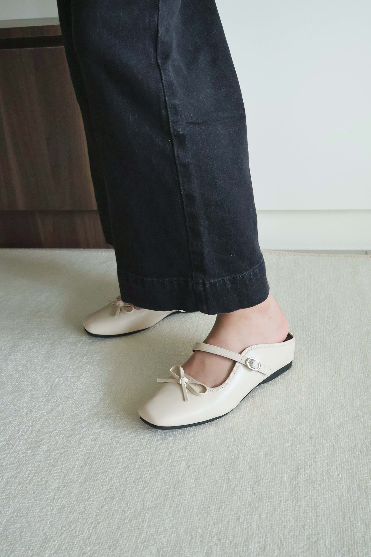 Makayla Bow Slip On Mules (Cream White)