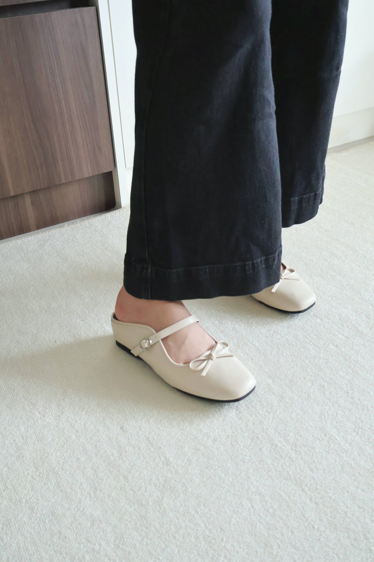 Makayla Bow Slip On Mules (Cream White)