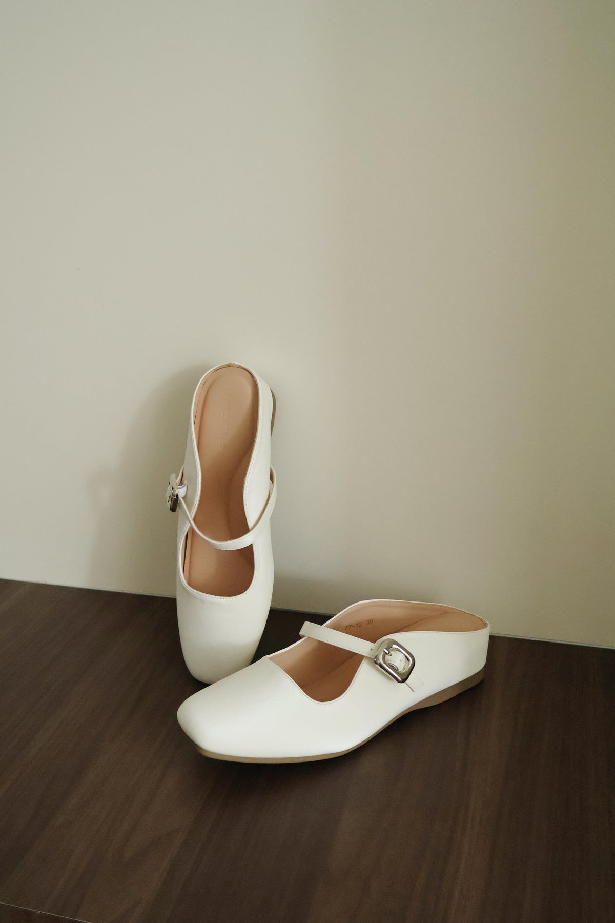 Jayne Slip On Mule (White)