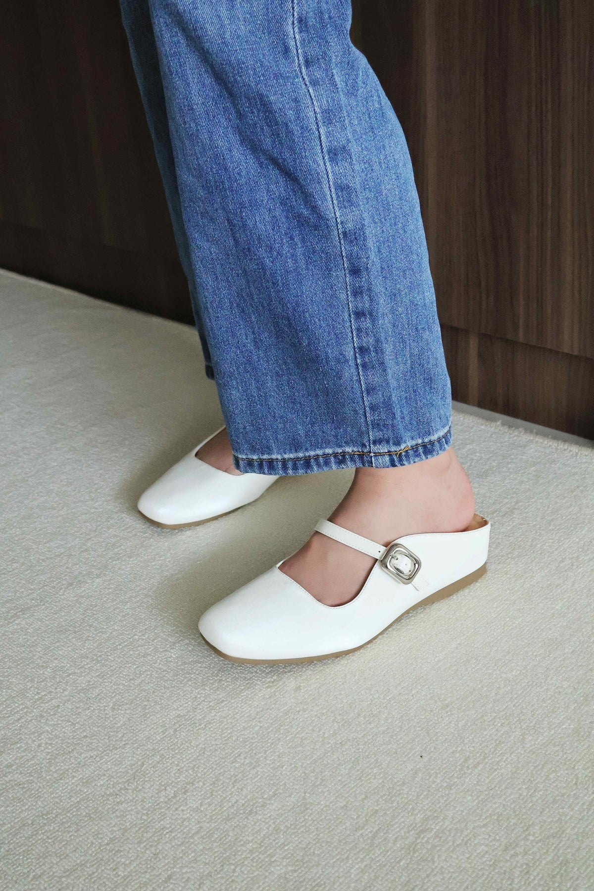 Jayne Slip On Mule (White)