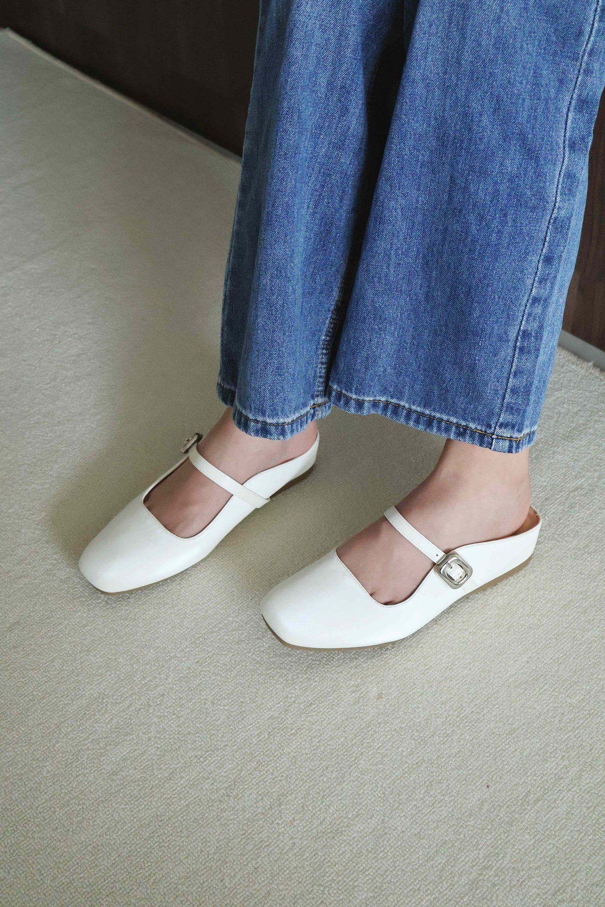 Jayne Slip On Mule (White)