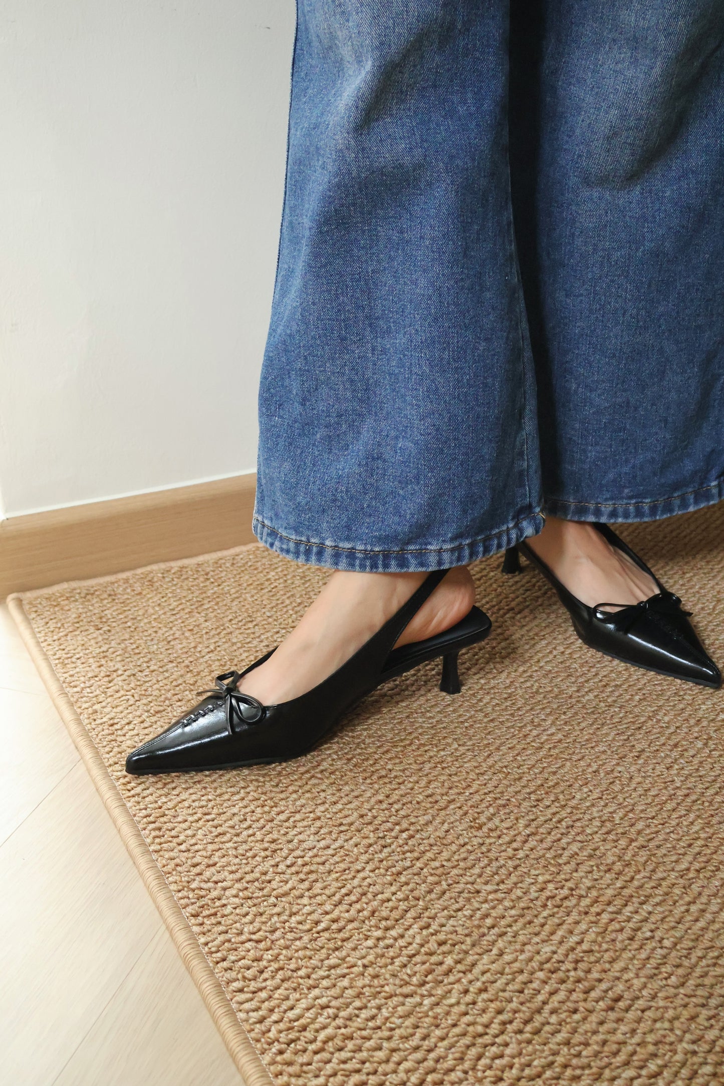 Elyn Stitchy Bow Heels (Black)