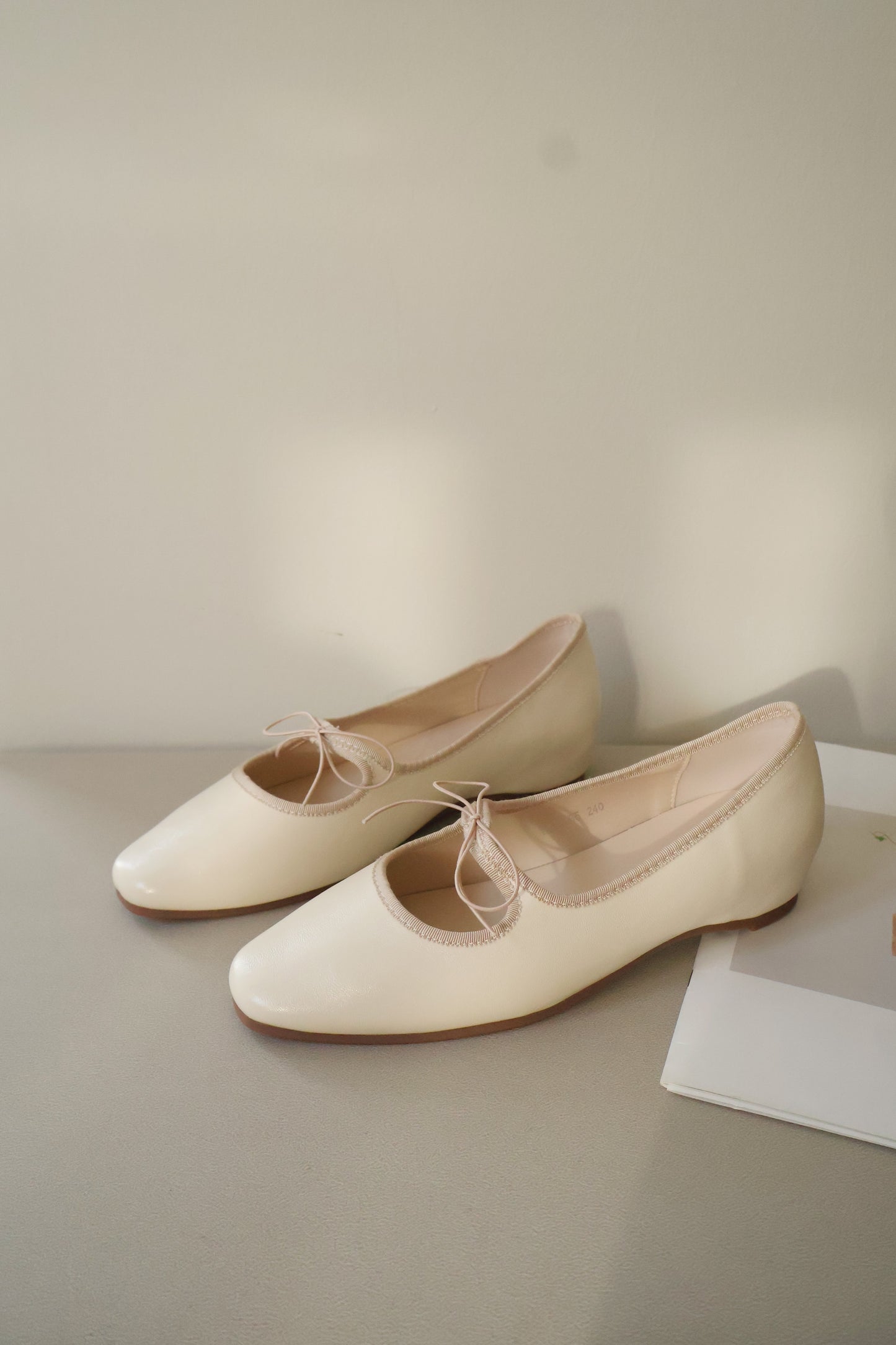 Bernice Mary Janes Flats (Cream White / 40 41)