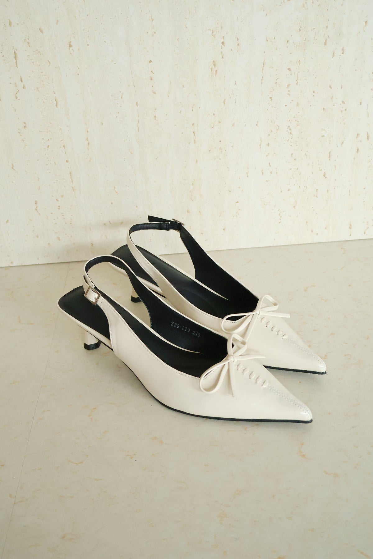 [Minor Defect] Size 38 Elyn Heels