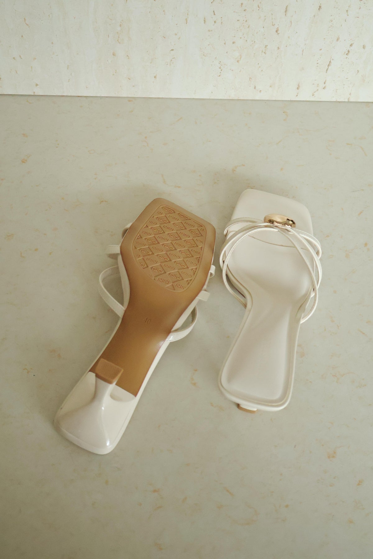 [Minor Defect] Size 40 Terra Heels