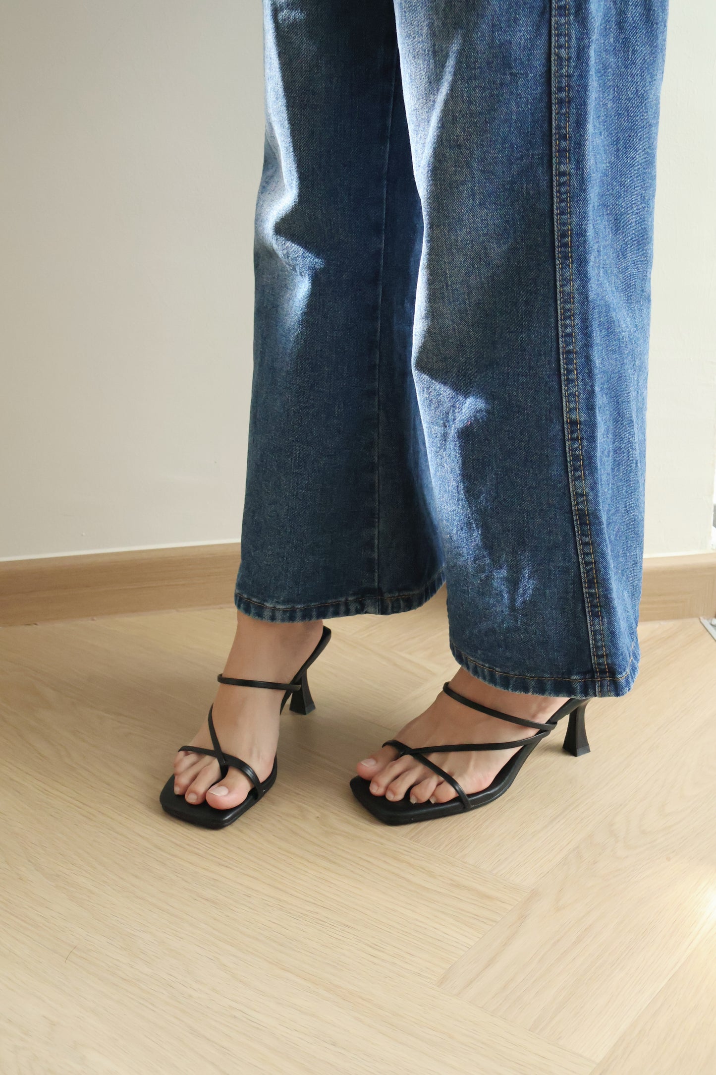 Valenne Strappy Heels (Black)