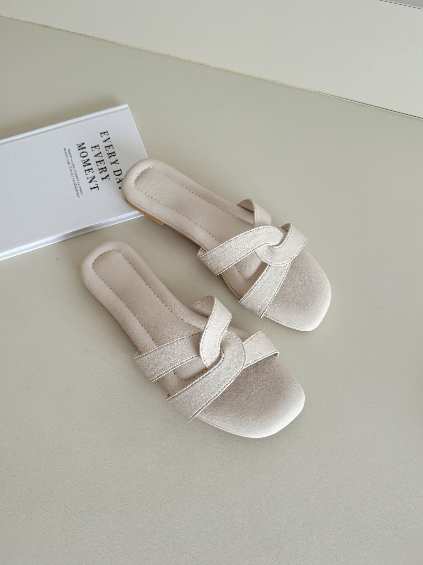 Francine Interlocking Comfy Sandals (White Beige)