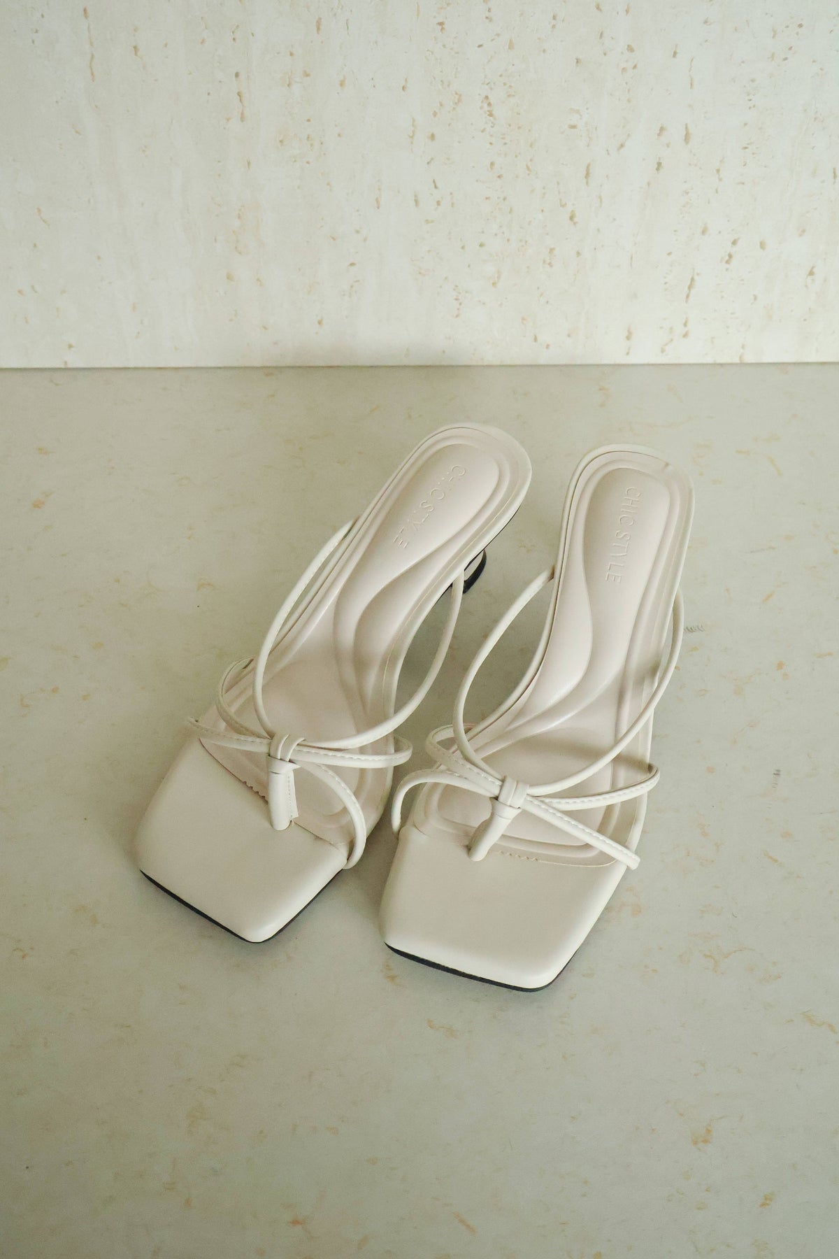[Minor Defect] Size 39 Lane Heels