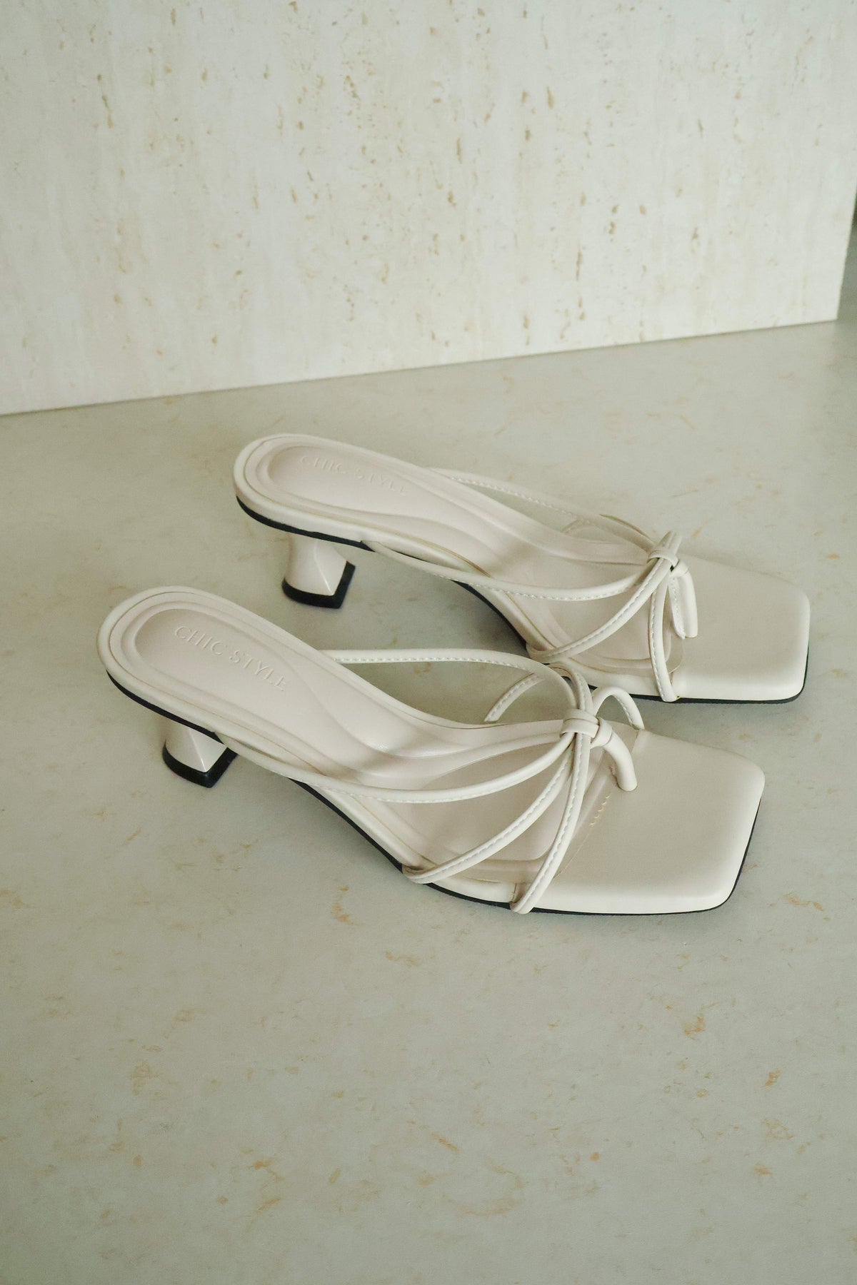 [Minor Defect] Size 39 Lane Heels