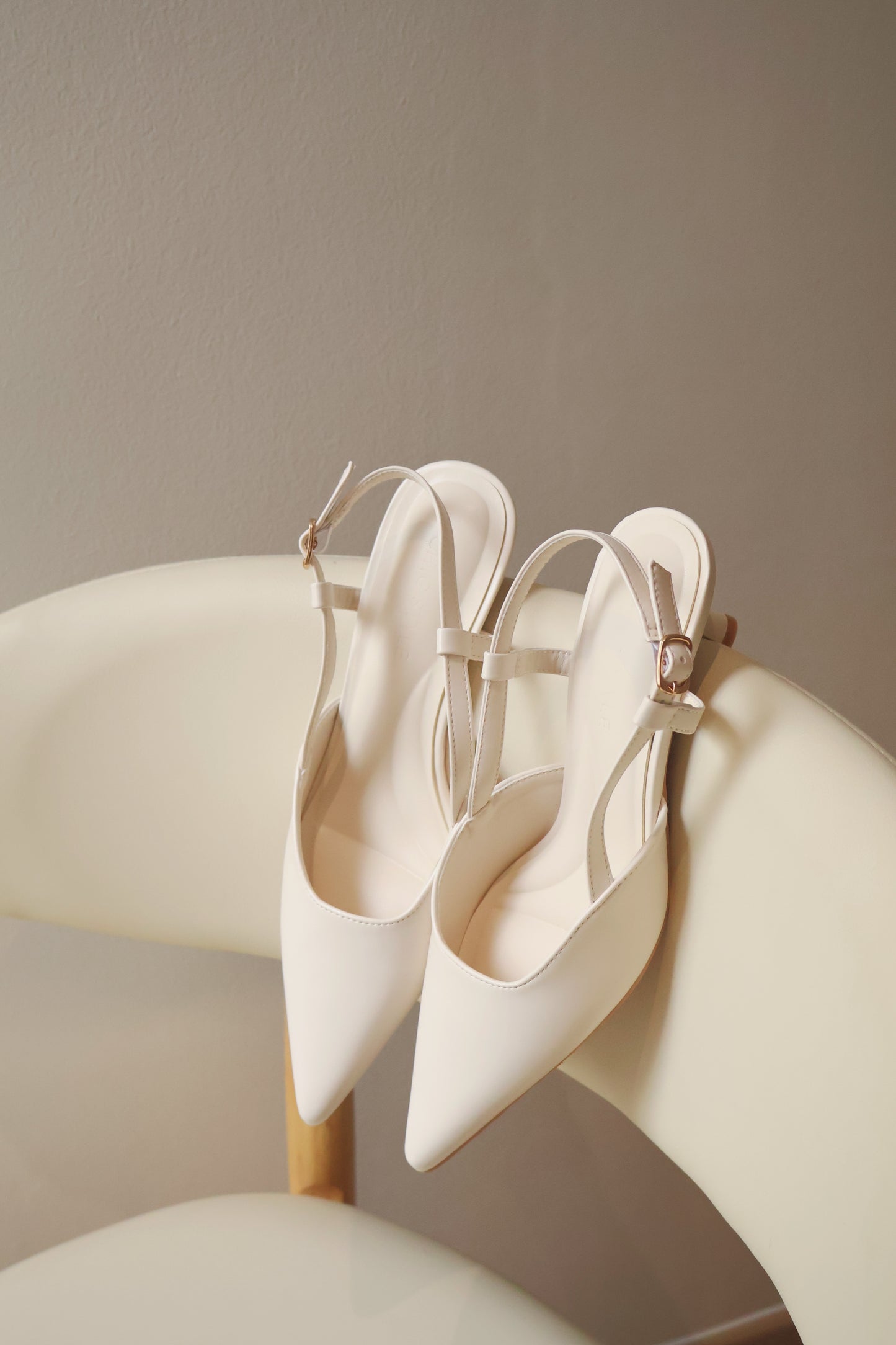 Zyra Pointy Slingback Heels (Cream White / 40)