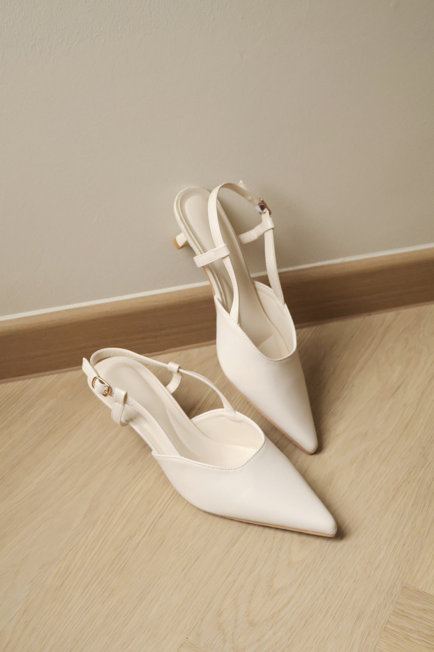 Zyra Pointy Slingback Heels (Cream White / 40)