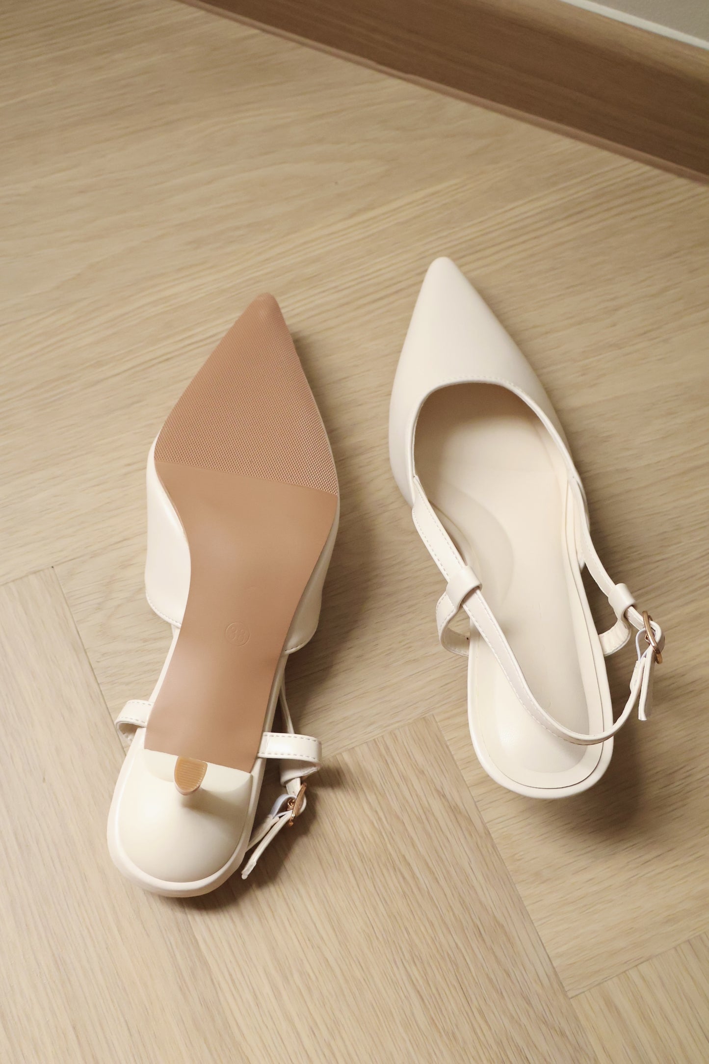 Zyra Pointy Slingback Heels (Cream White / 40)