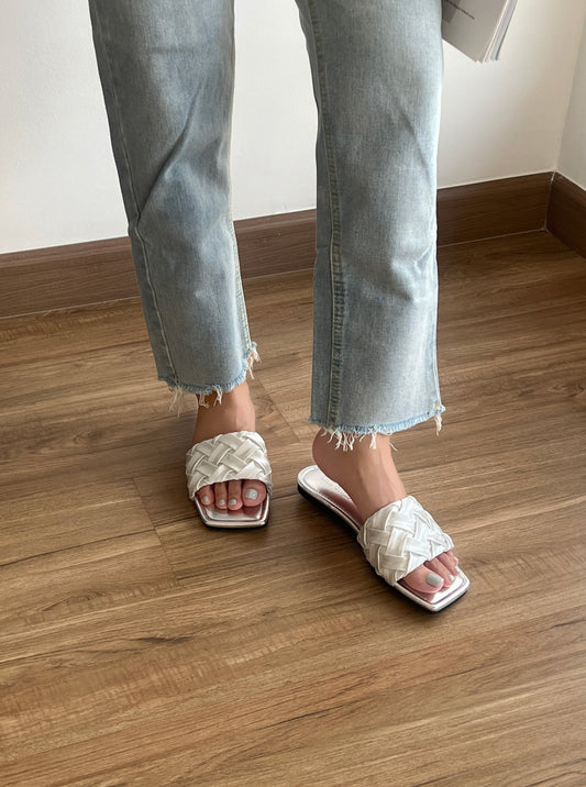 Jen Elegant Woven Flat Sandals (Silver)