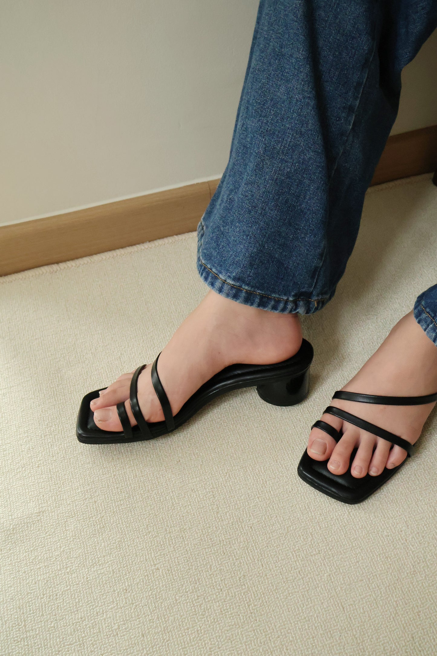 Helena Ring Toe Heels (Black)