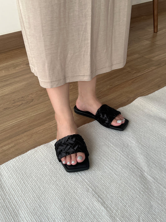 Jen Elegant Woven Flat Sandals (Black)