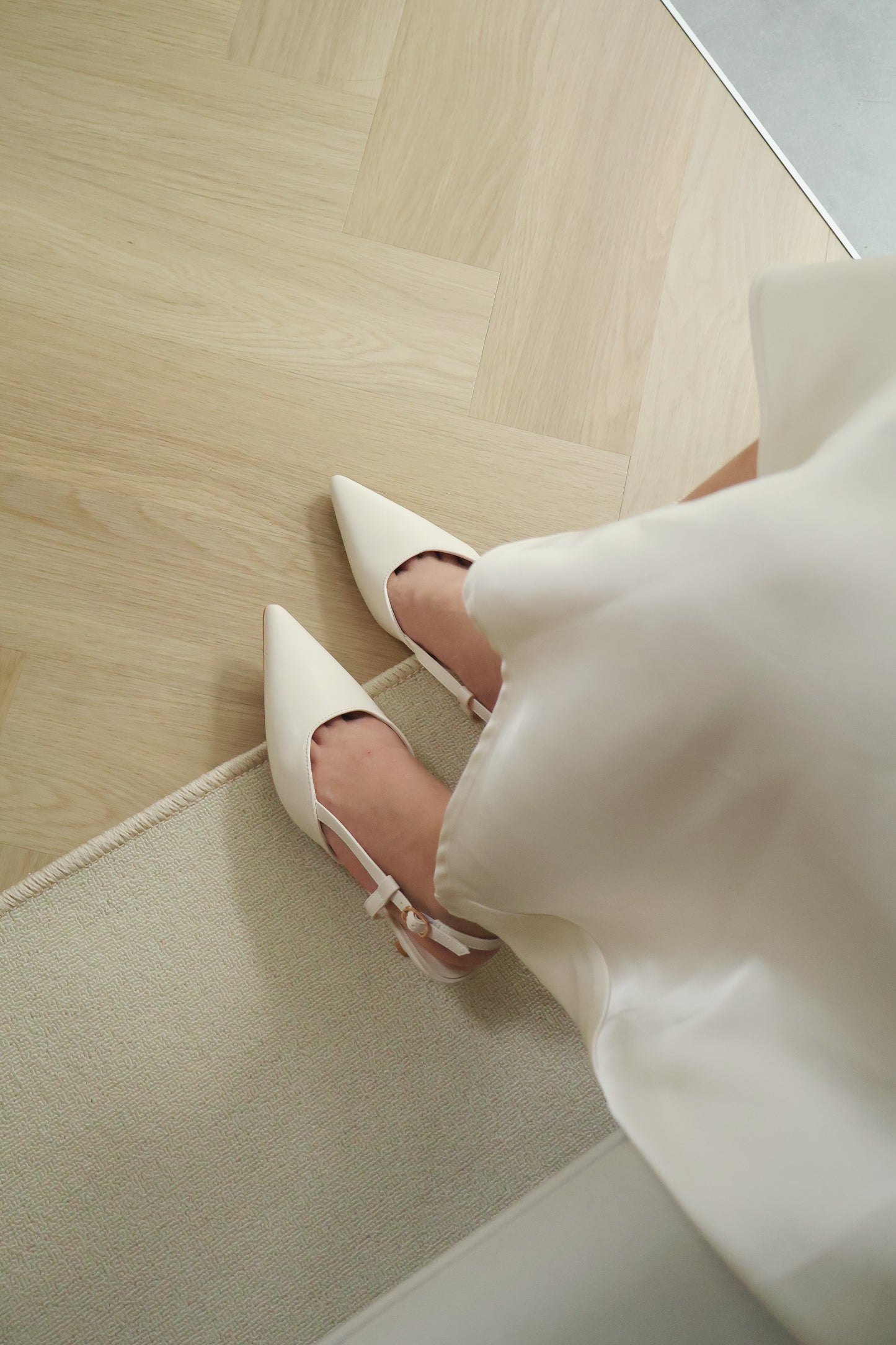 Zyra Pointy Slingback Heels (Cream White / 40)