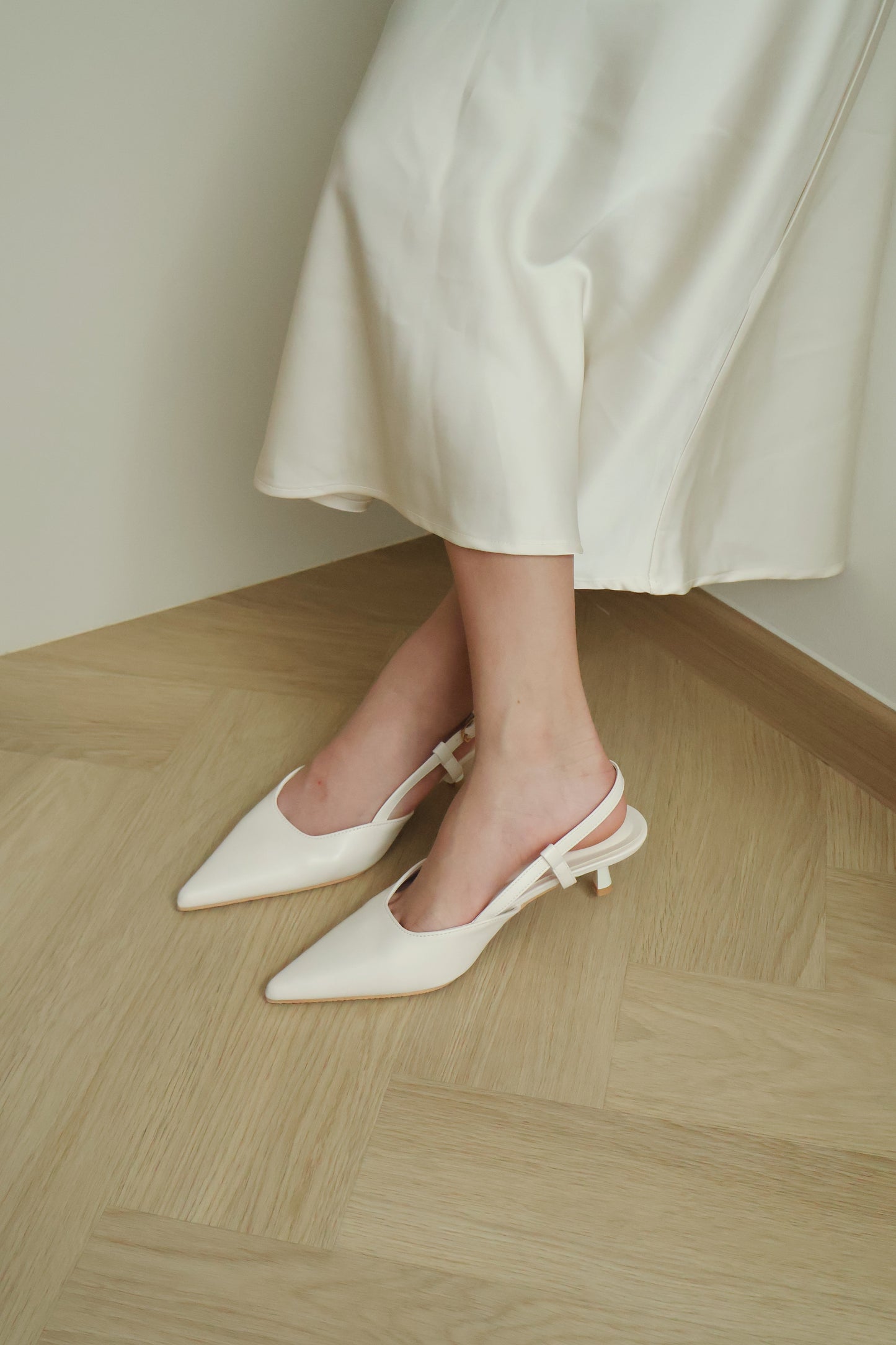 Zyra Pointy Slingback Heels (Cream White / 40)