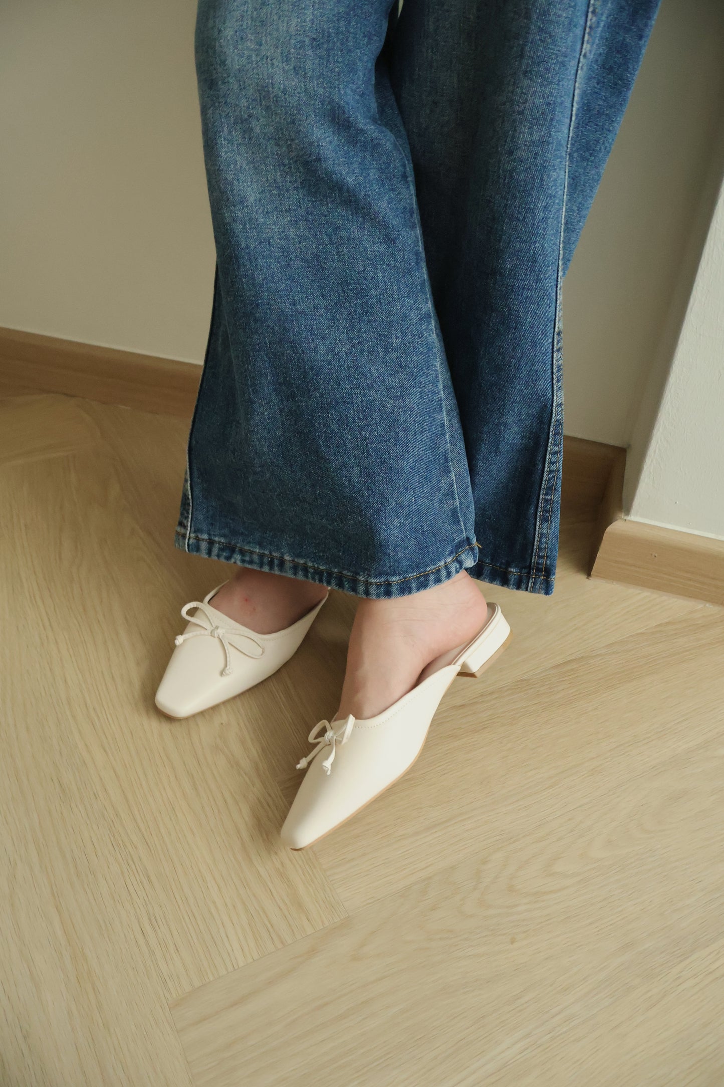 Marissa Bow Flat Mules (Cream White / 39 40 41)
