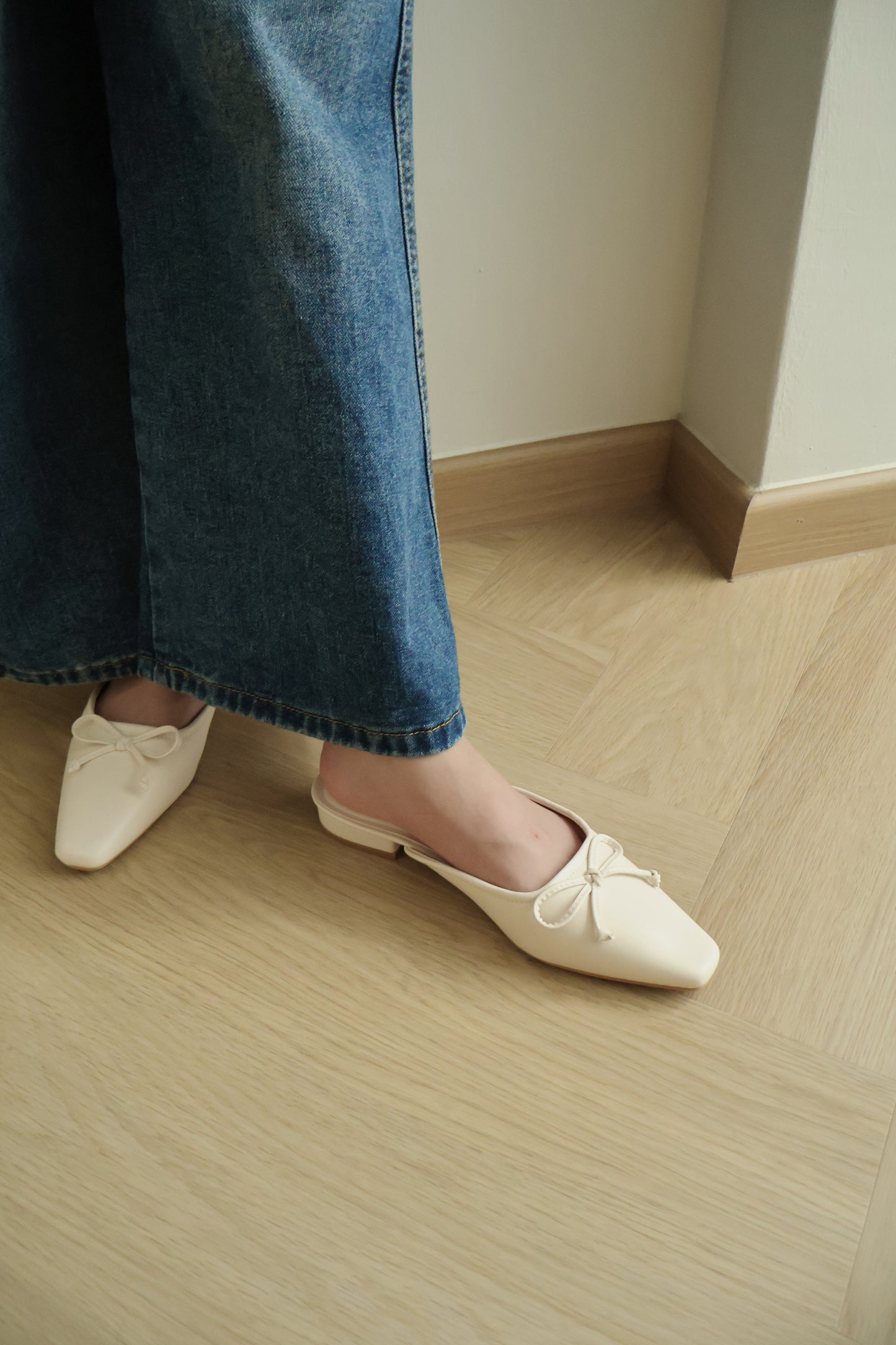 Marissa Bow Flat Mules (Cream White / 39 40 41)