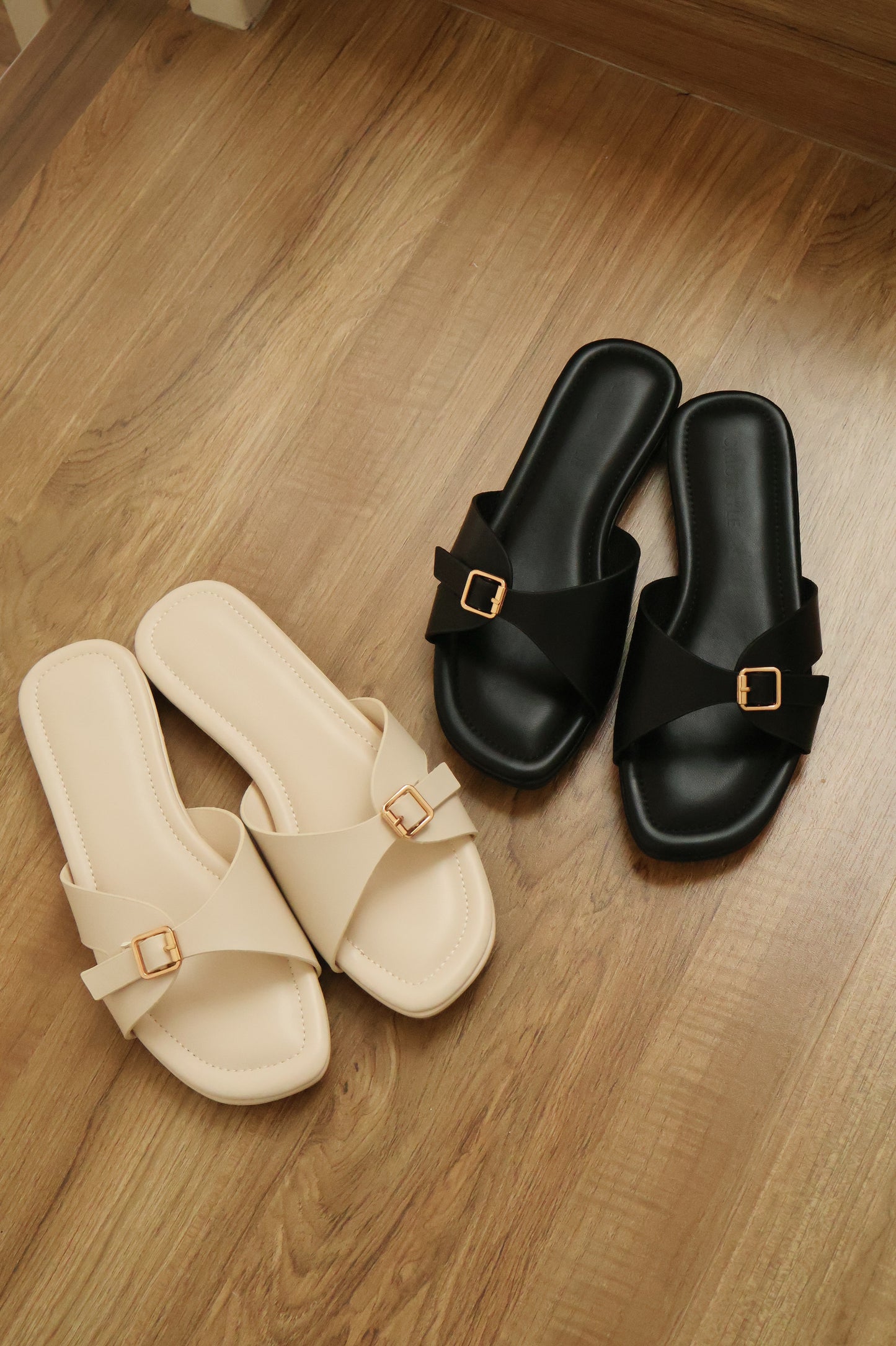 Zaelyn Buckle Wrap Slide Sandals (Cream White / 35 36 40)