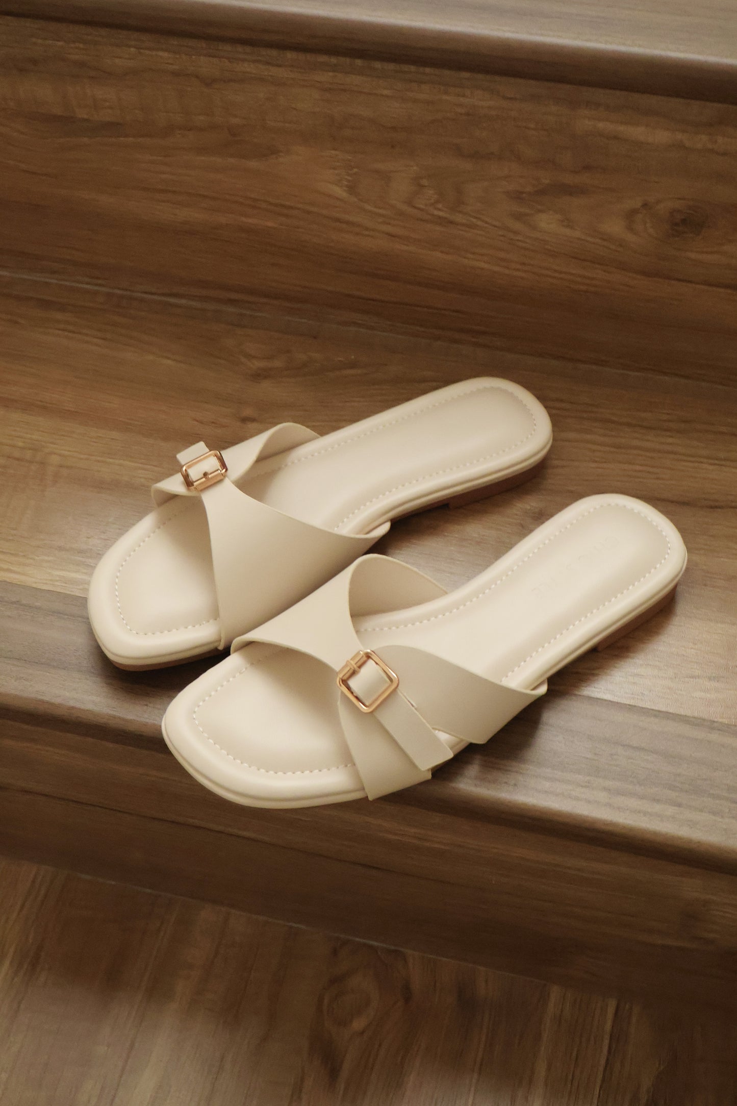 Zaelyn Buckle Wrap Slide Sandals (Cream White / 35 36 40)