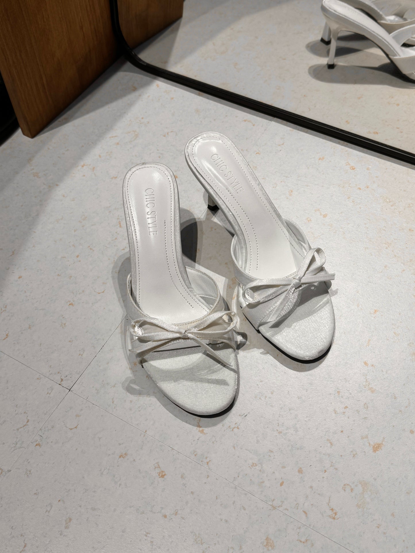 [Minor Defect] Size 38 Carisa Bow Heels