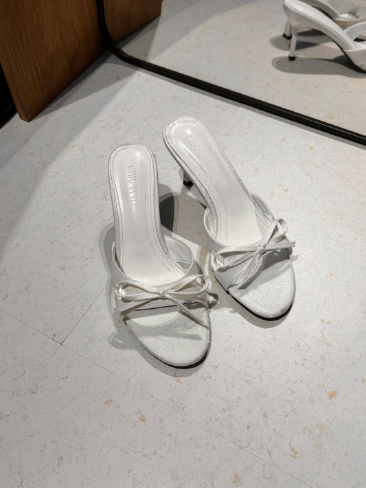 [Minor Defect] Size 38 Carisa Bow Heels
